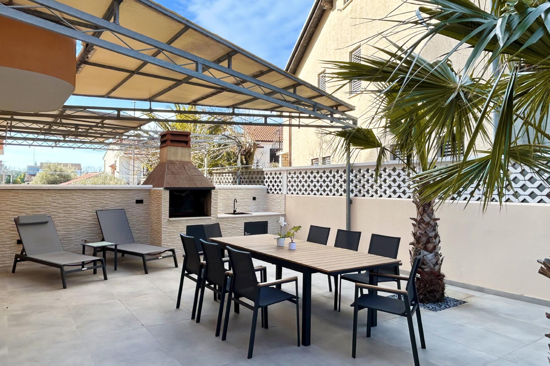 Neues Apartment mit Terrasse & Grill, 3 Schlafzimmern