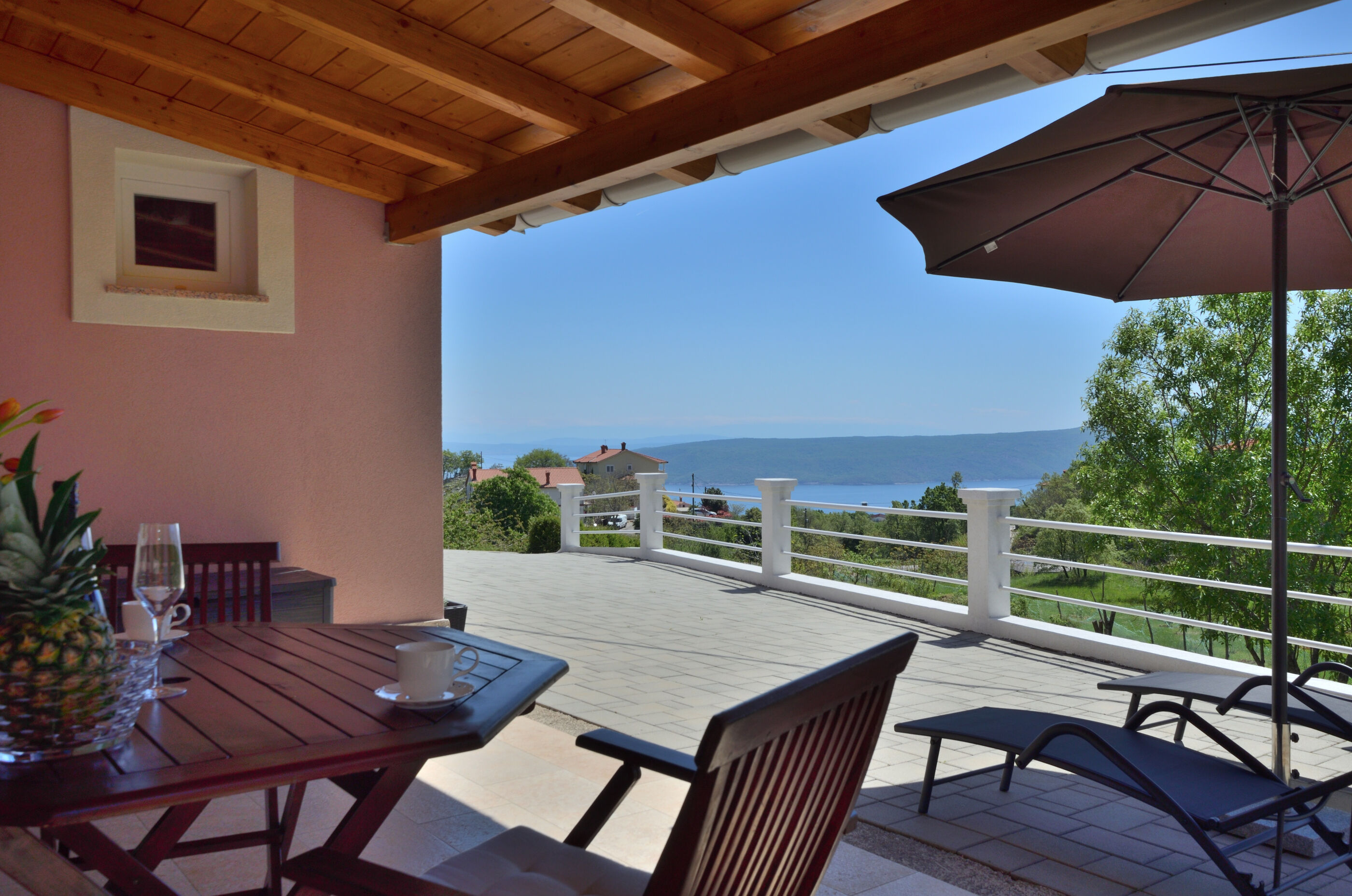 Schöne Ferienwohnung  in Sveta Jelena mit Meerblick