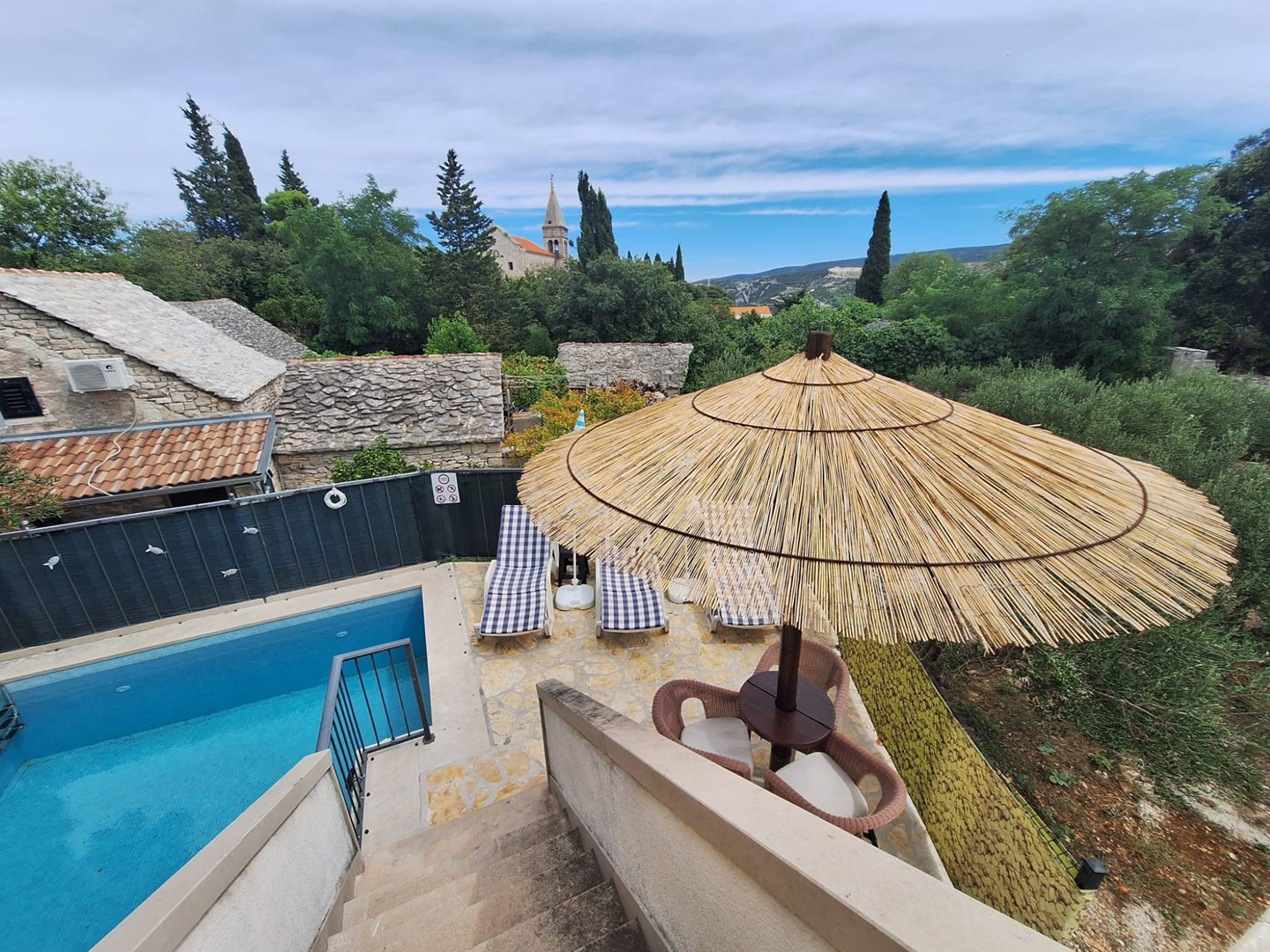 Charmantes Ferienhaus mit Pool und Klima