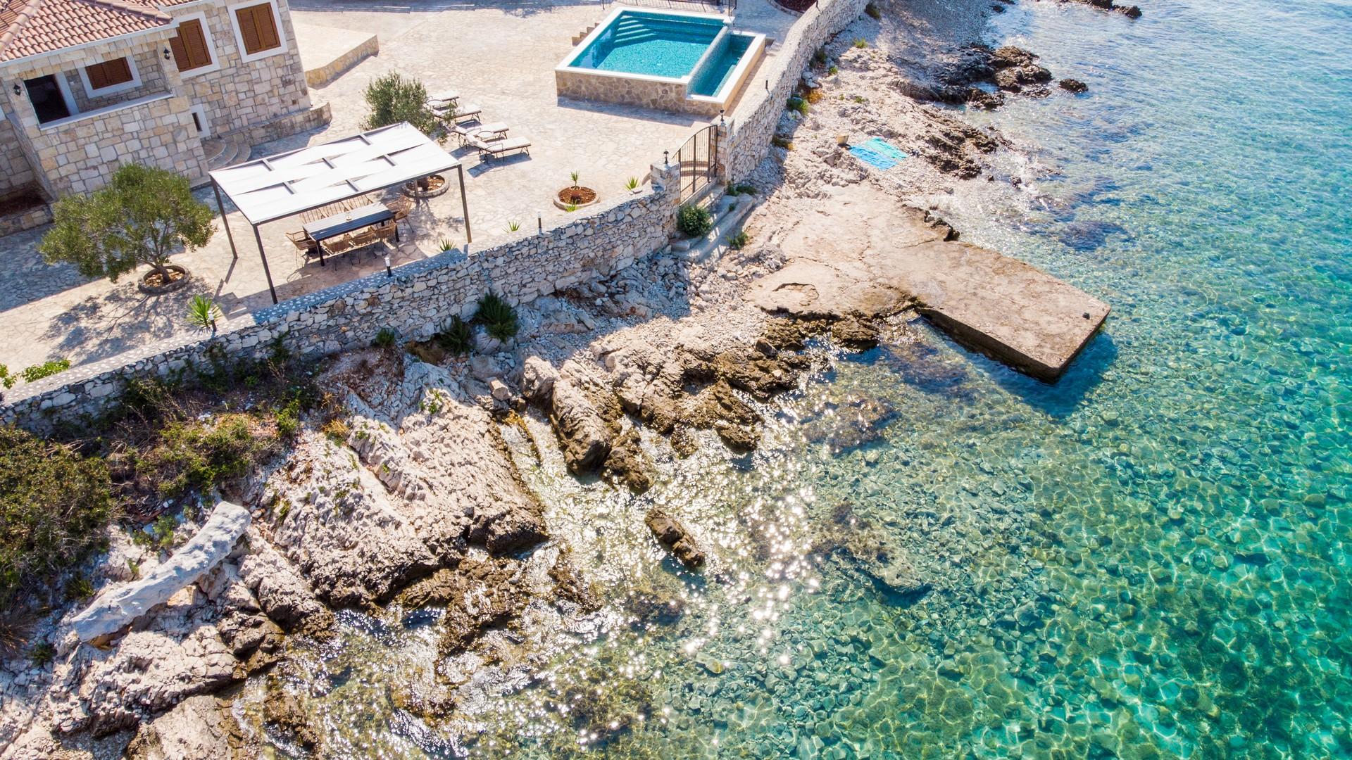 Beachside villa Ocean Dreams with pool