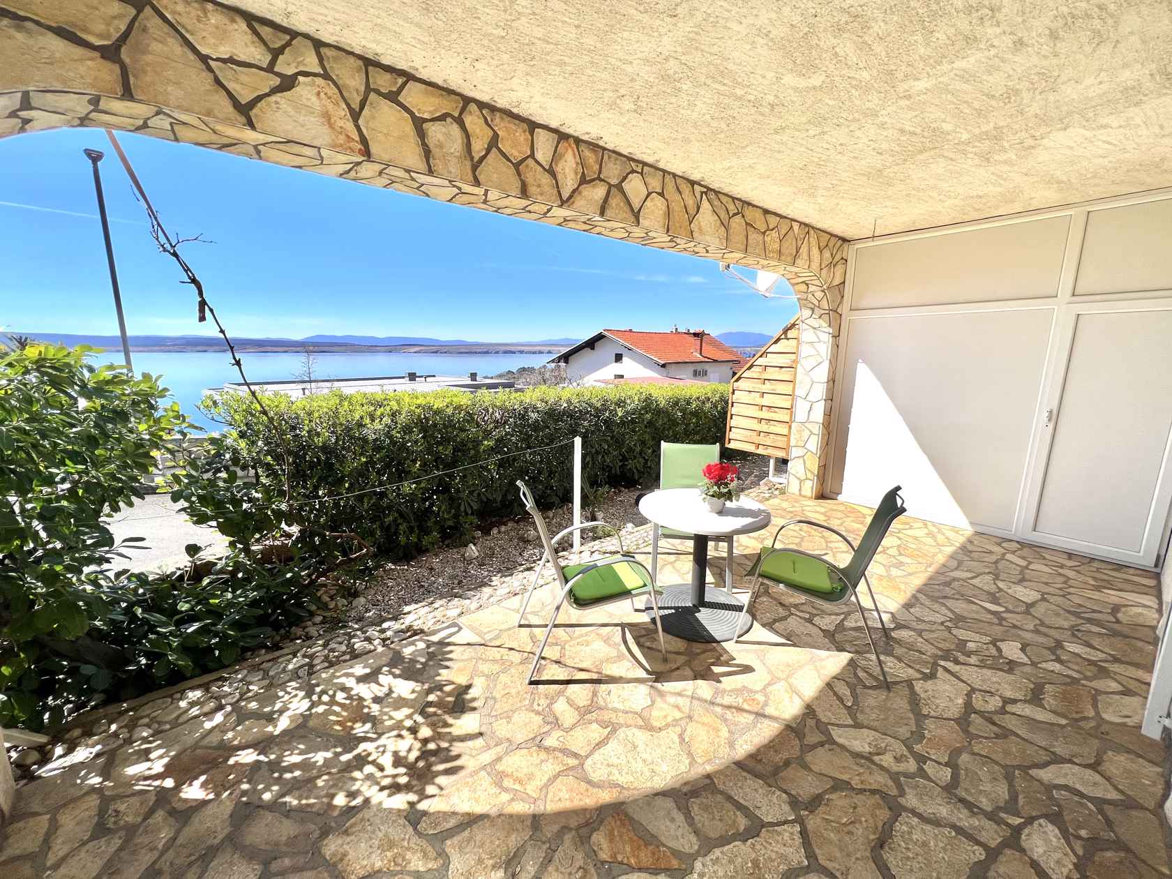 Strandnahes Studio-Apartment mit Terrasse