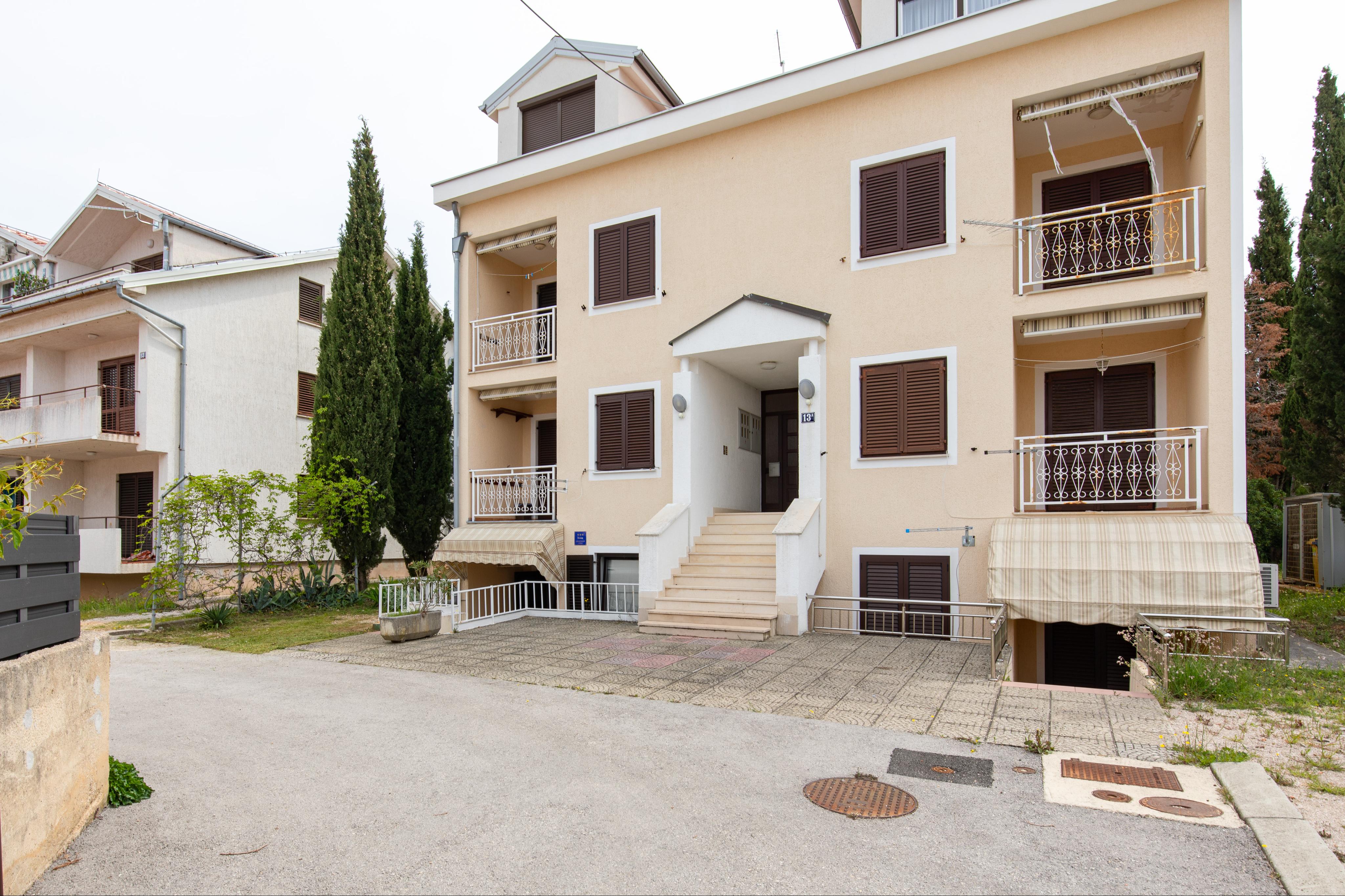 Ferienwohnung mit privatem Parkplatz und Grillstation