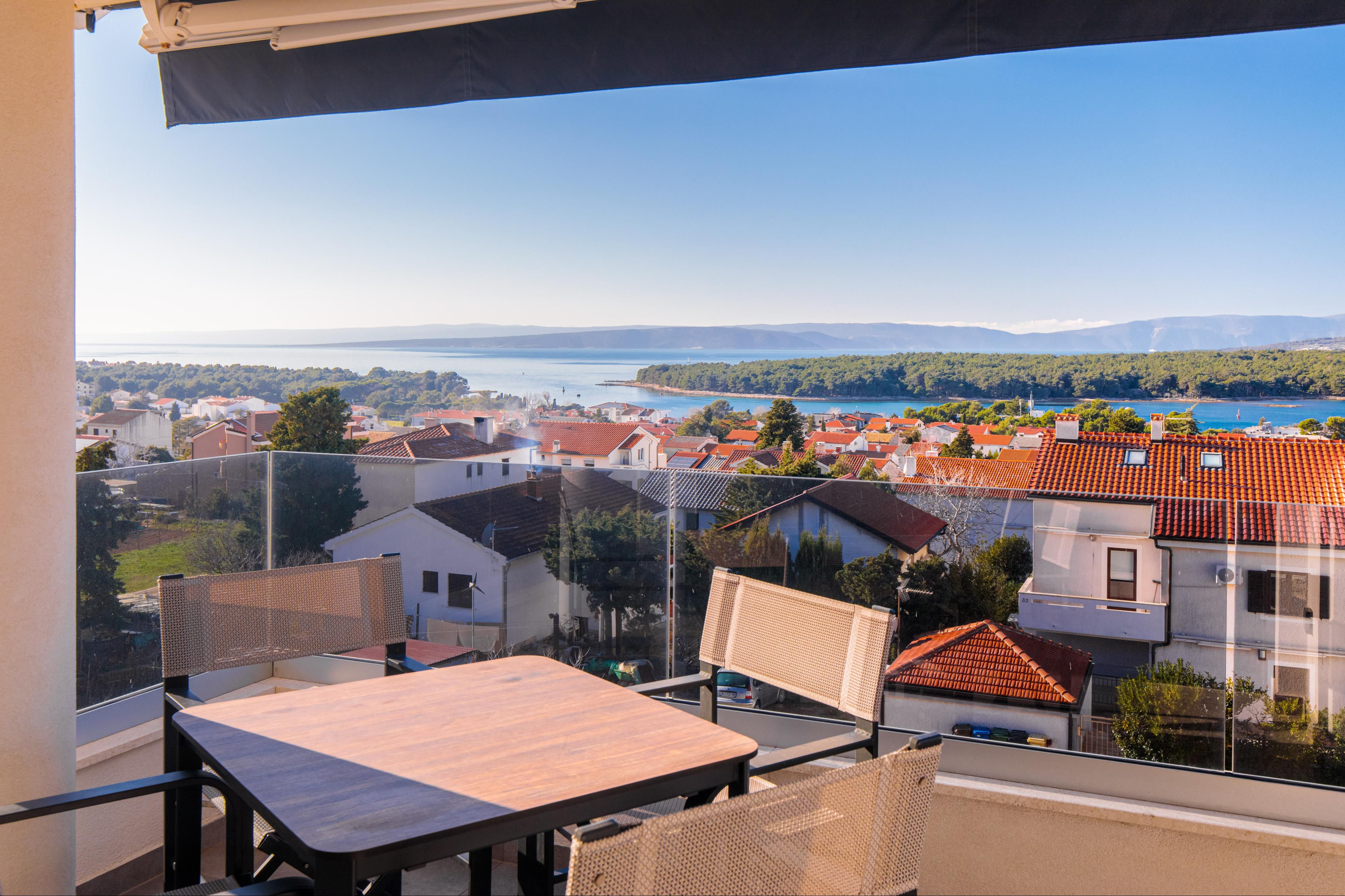 Modernes Apartment mit Balkon und Parkplatz