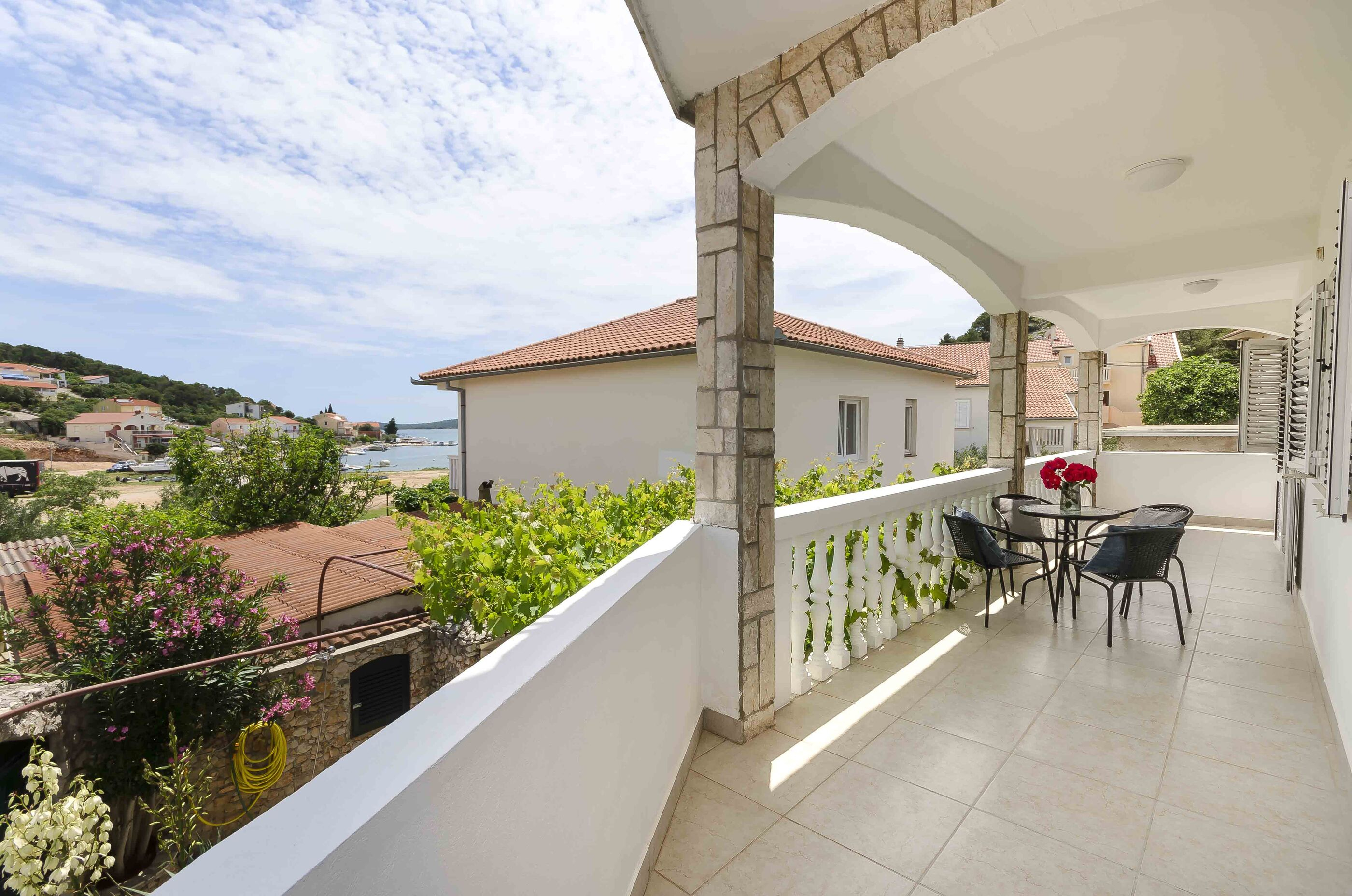 Wohnung mit Balkon und Meerblick in Tisno