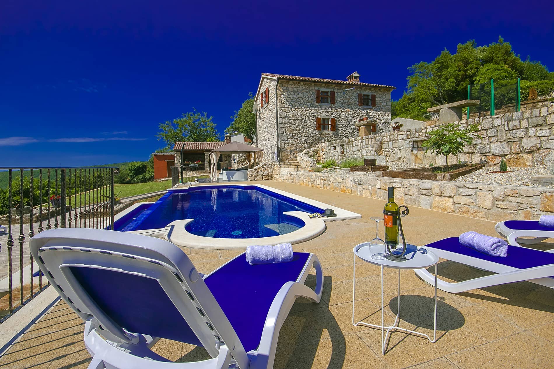 Schöne Villa mit Pool eingebettet in die Natur Istriens