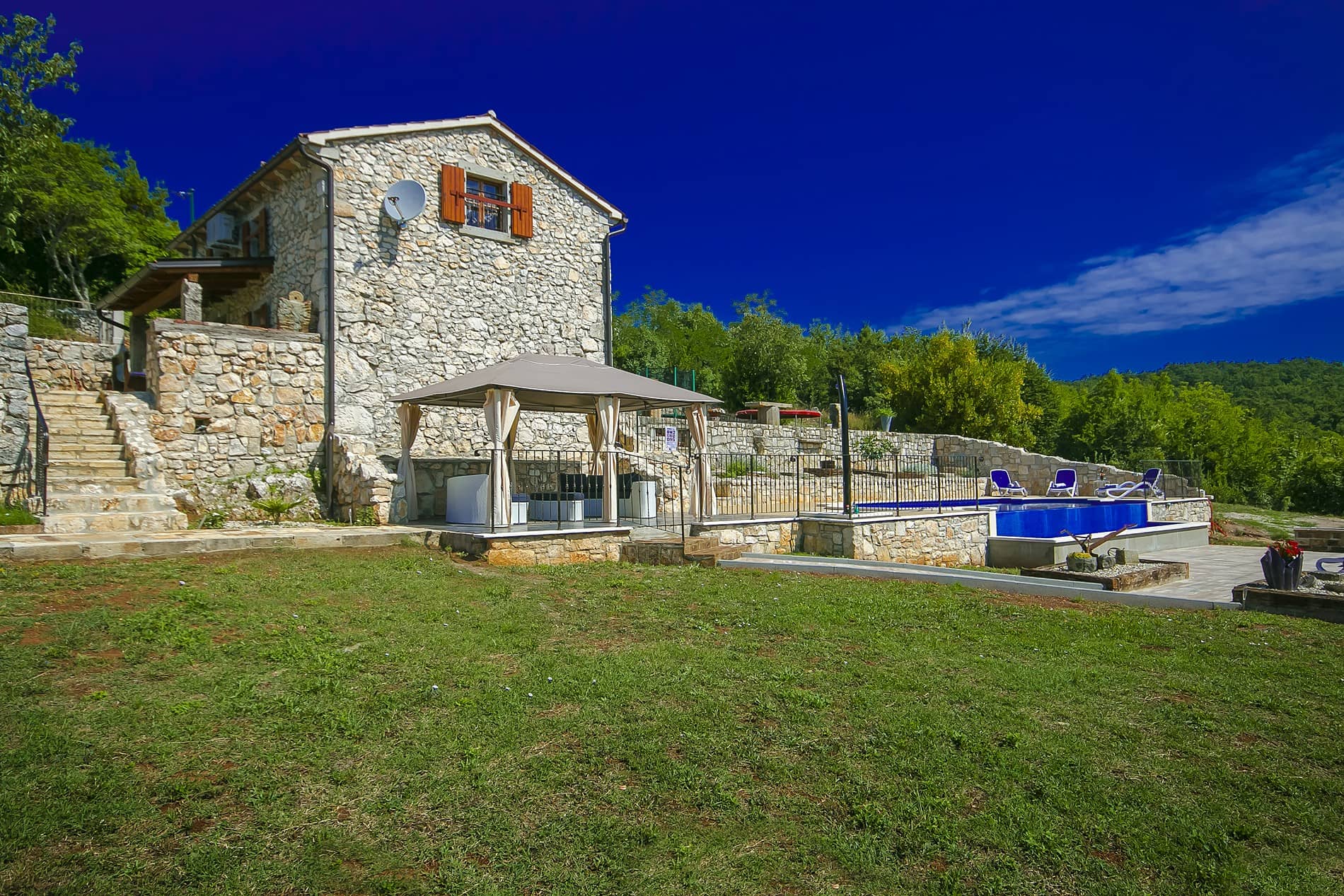 Schöne Villa mit Pool eingebettet in die Natur Istriens