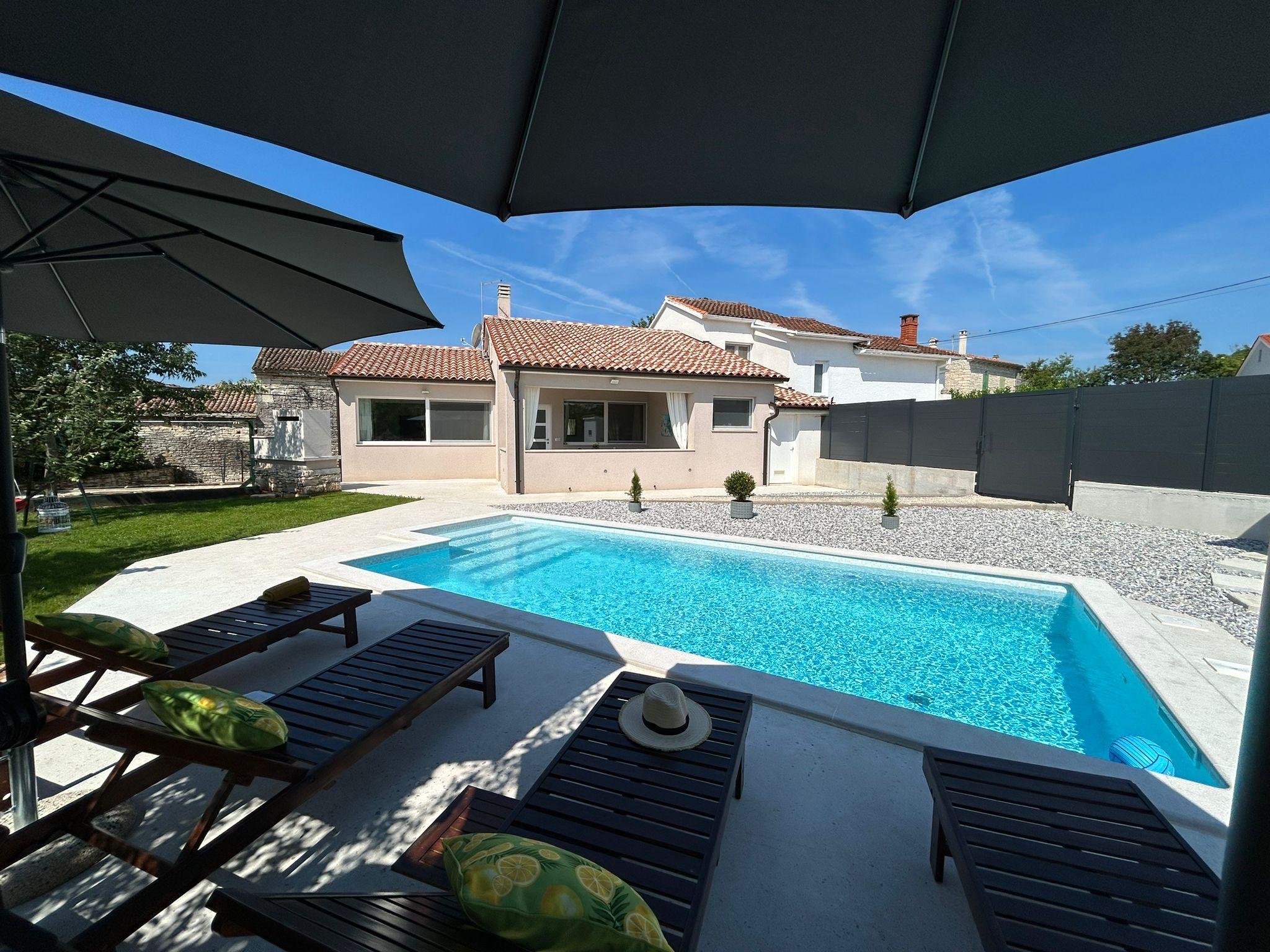 Schönes Ferienhaus mit Pool