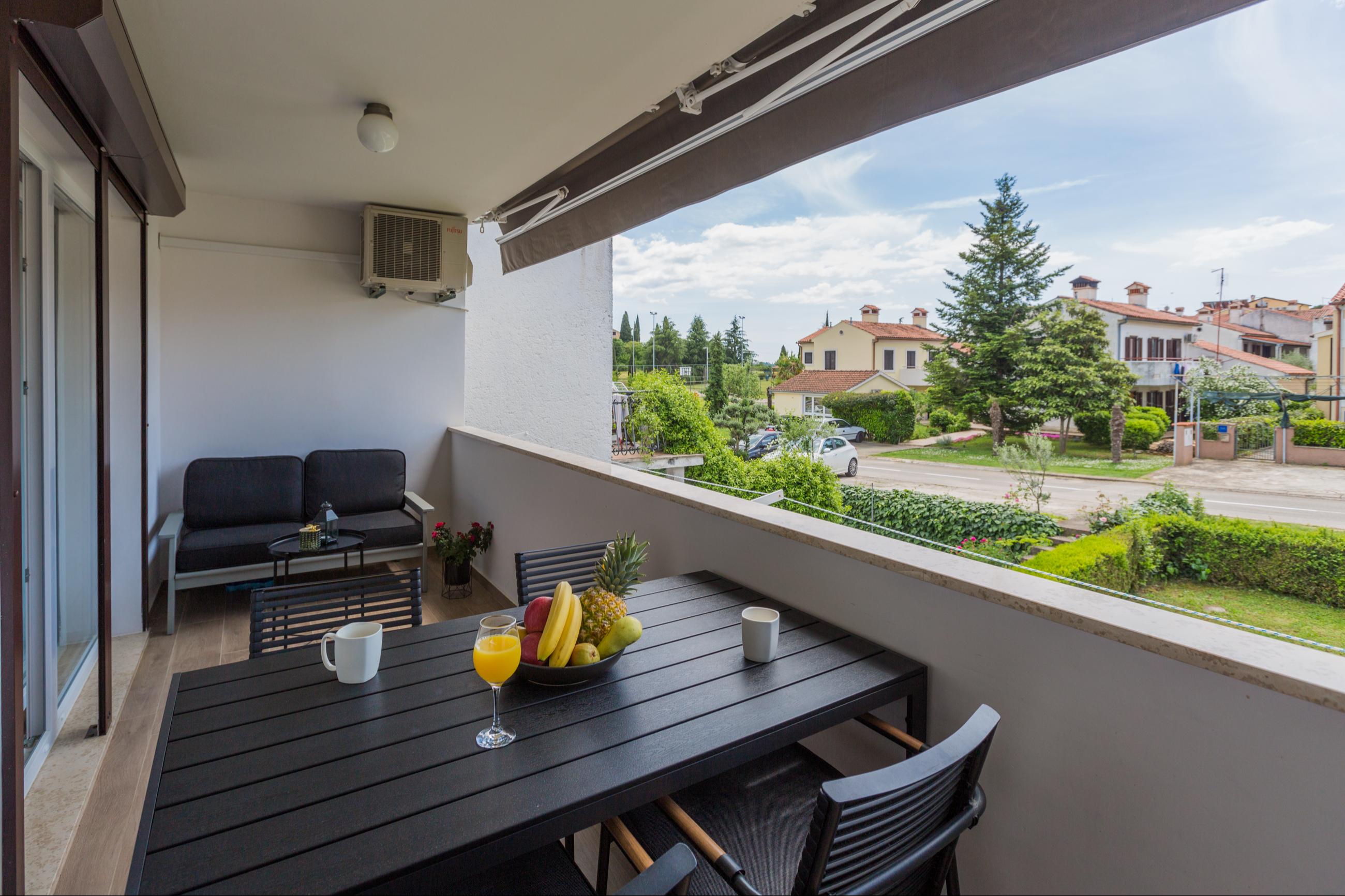 Modernes Apartment  nur 700 m vom Strand, klimatisiert, Parkplatz