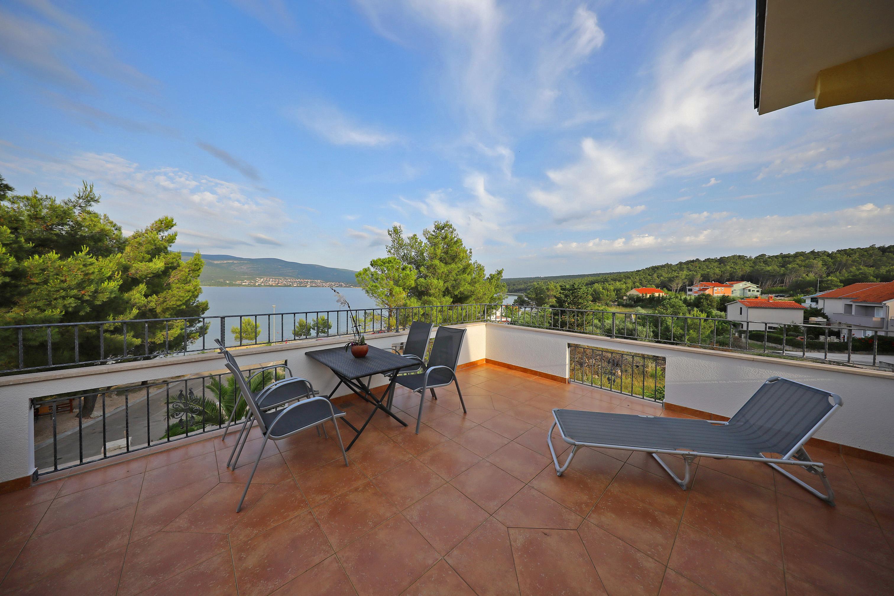 Apartment mit Meerblick, 70 m vom Meer entfernt in Pridraga
