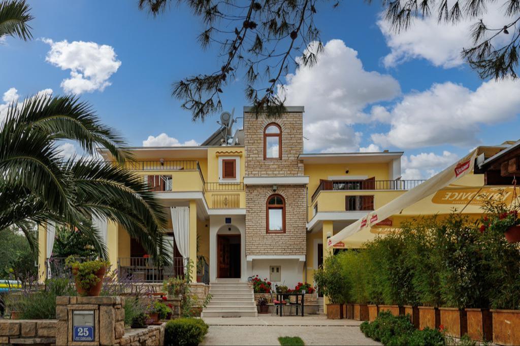 Apartment mit Meerblick und Balkon in Pridraga