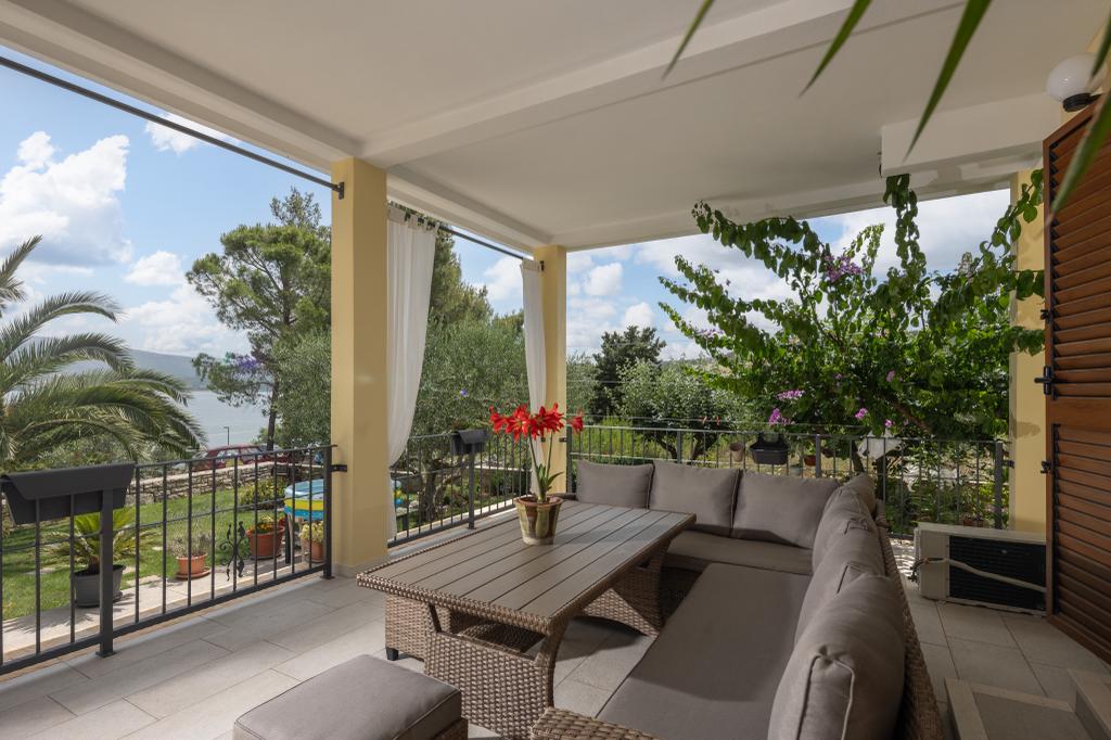 Studio mit Terrasse un Meerblick in Pridraga
