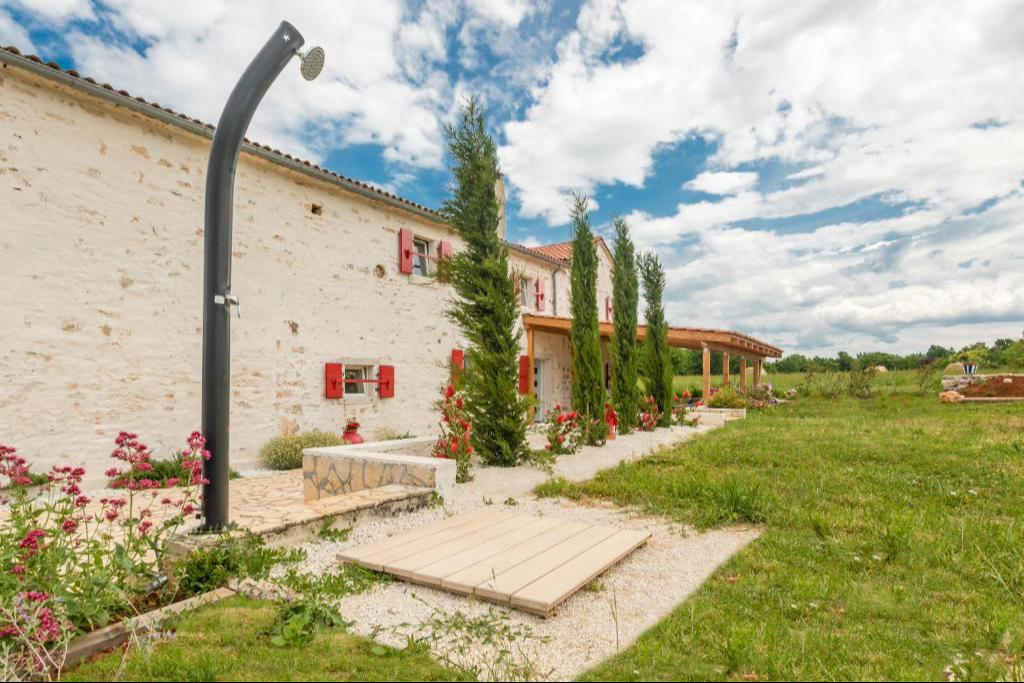 Neu renoviertes Steinhaus im Dorf Vidulini in der Nähe von Rovinj