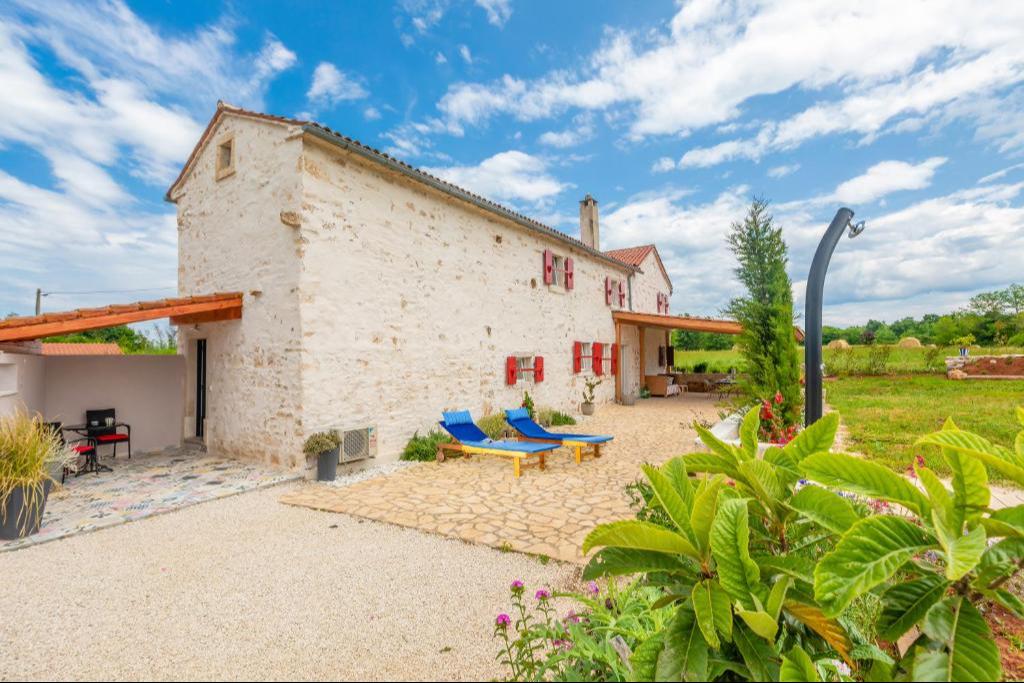 Neu renoviertes Steinhaus im Dorf Vidulini in der Nähe von Rovinj