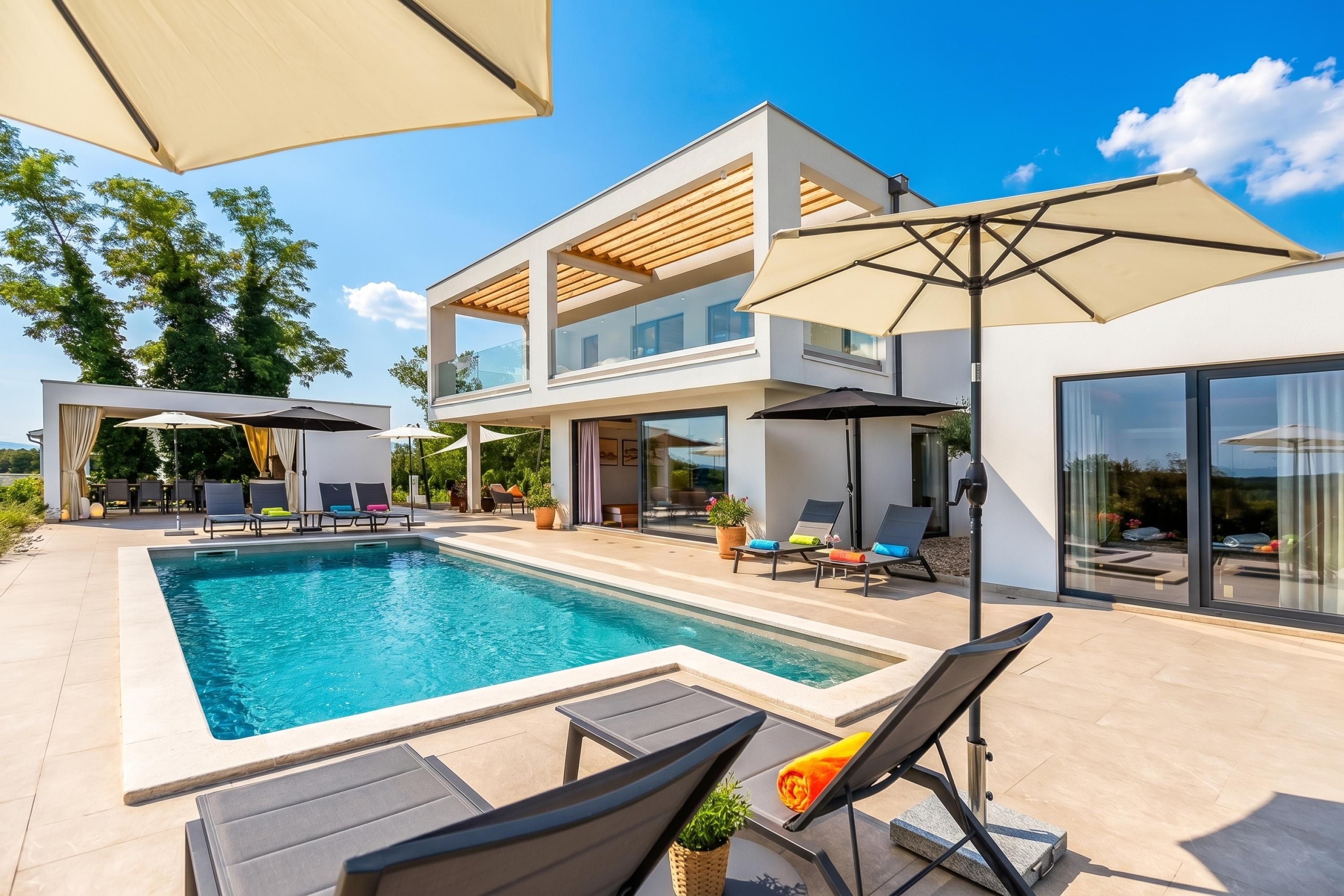 Luxusvilla mit Pool, Wellness und Fitnessstudio