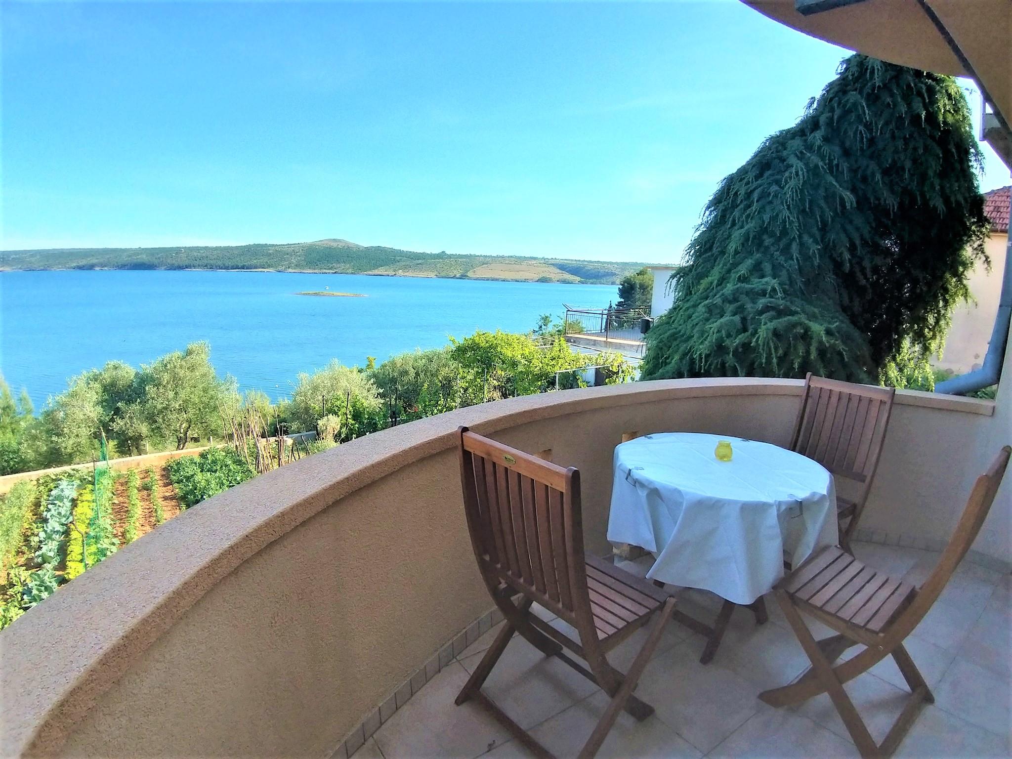 FeWo mit Panoramablick auf das Meer