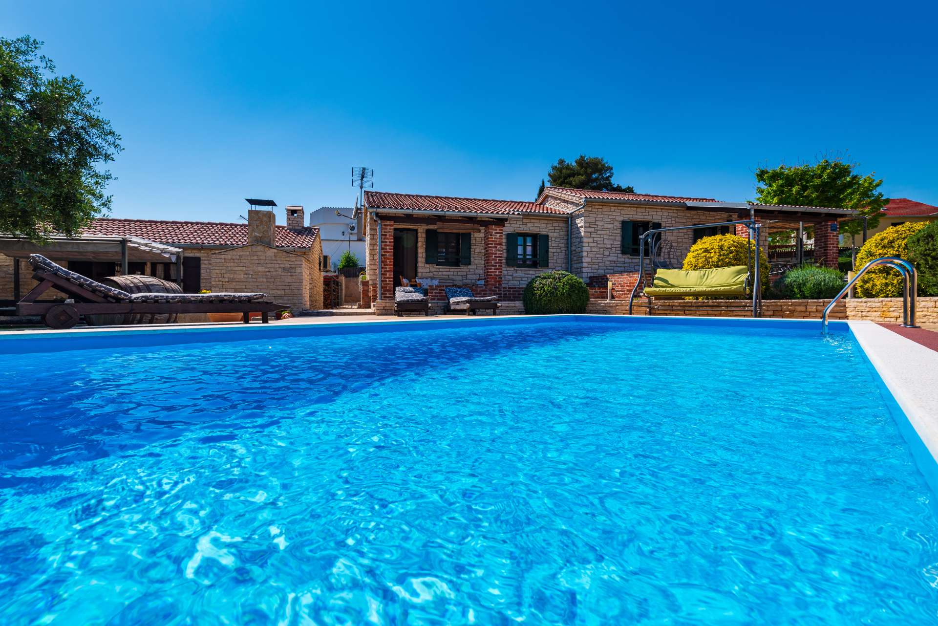 Hübsche Villa mit Swimmingpool in Posedarje