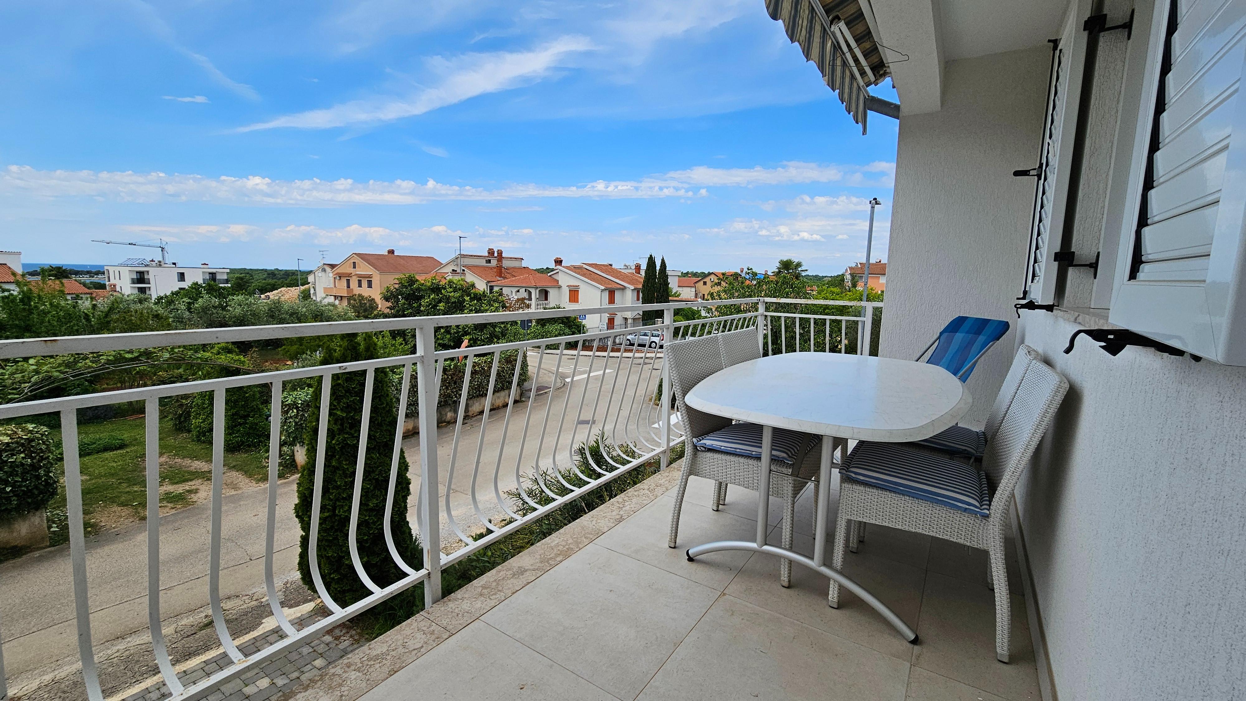 Ferienwohnung für 3 Personen mit schönen Balkon