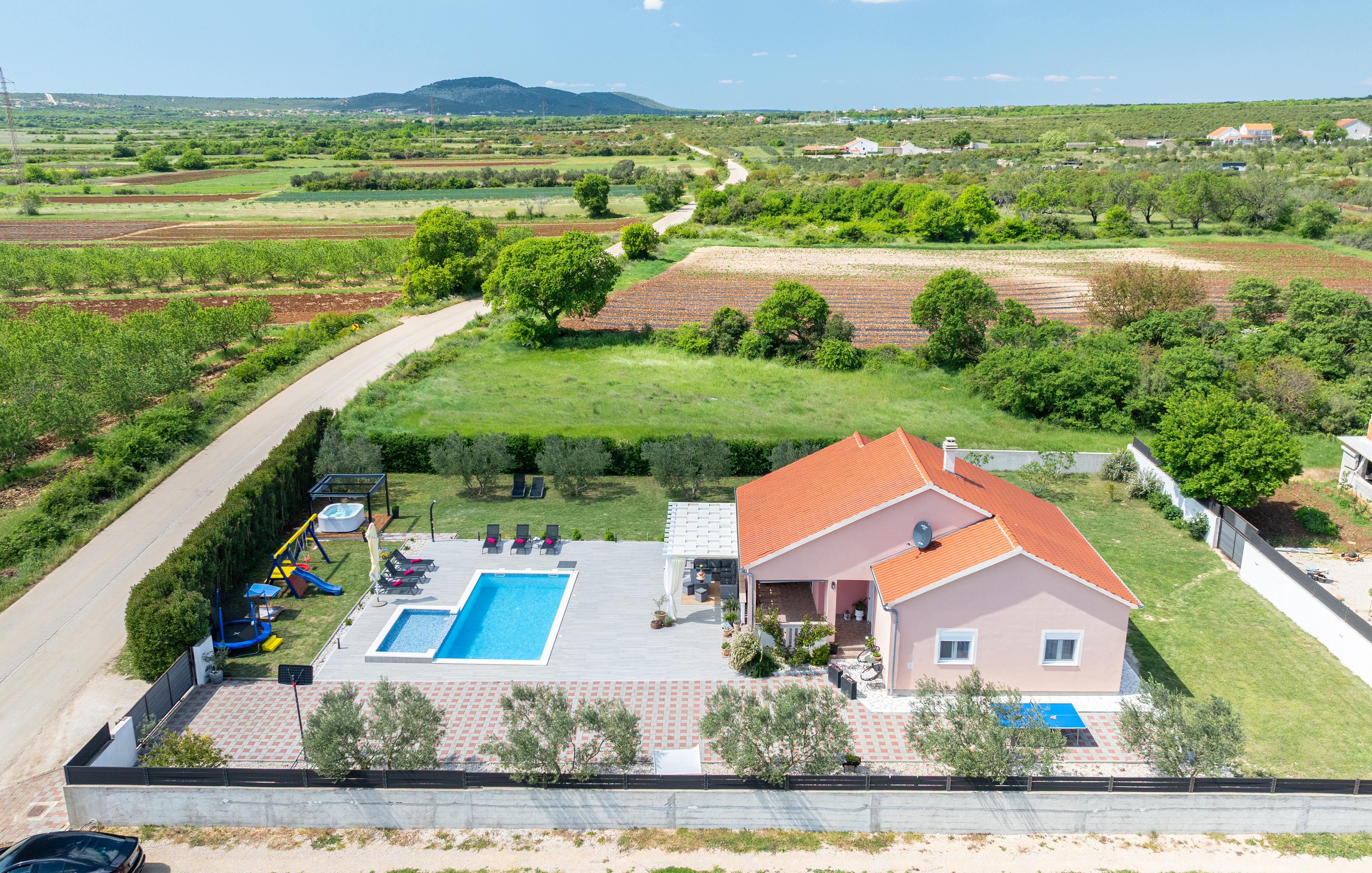 Bezaubernde Villa mit Pool