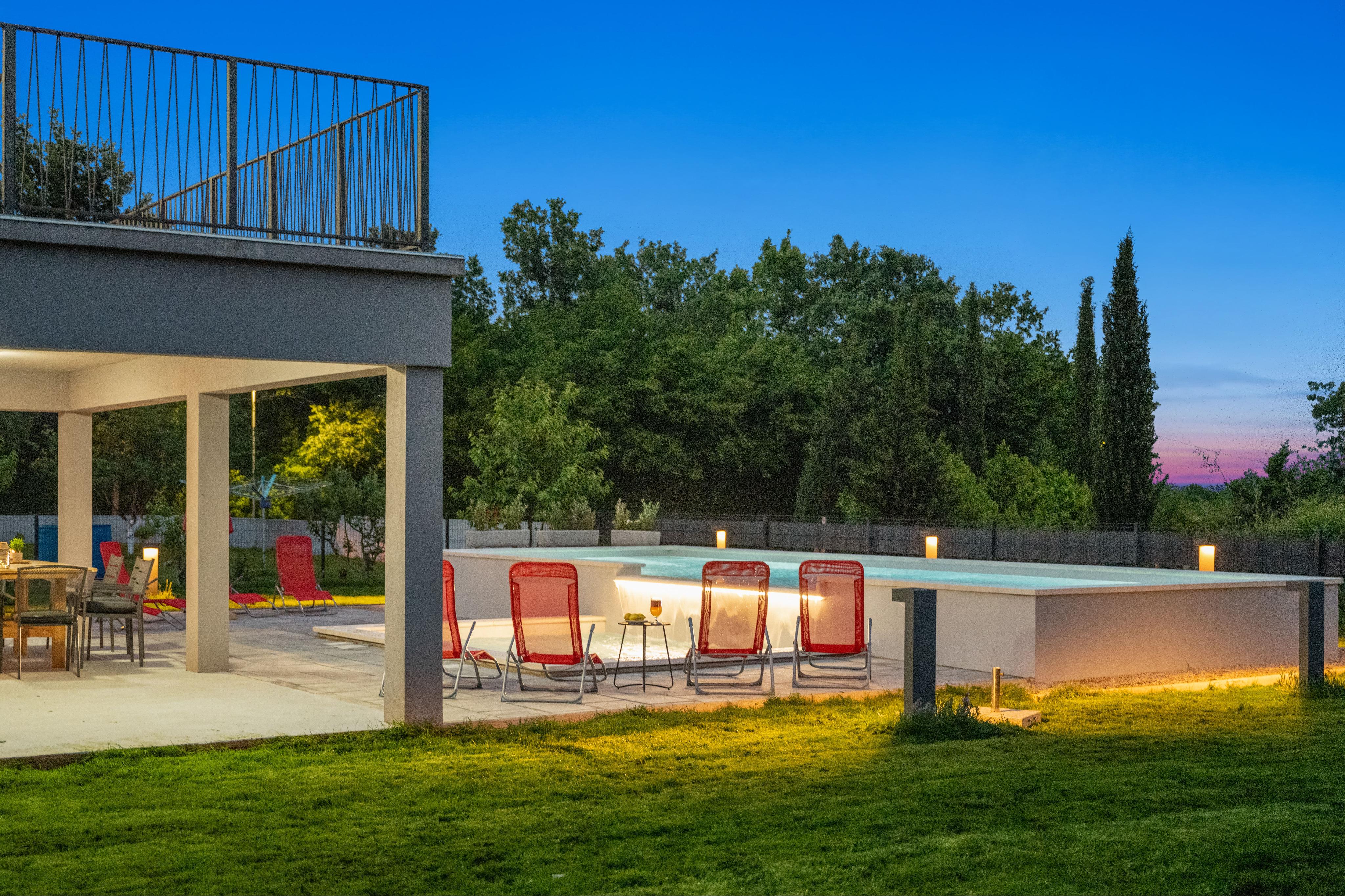 Villa mit grandiosem Pool und Garten