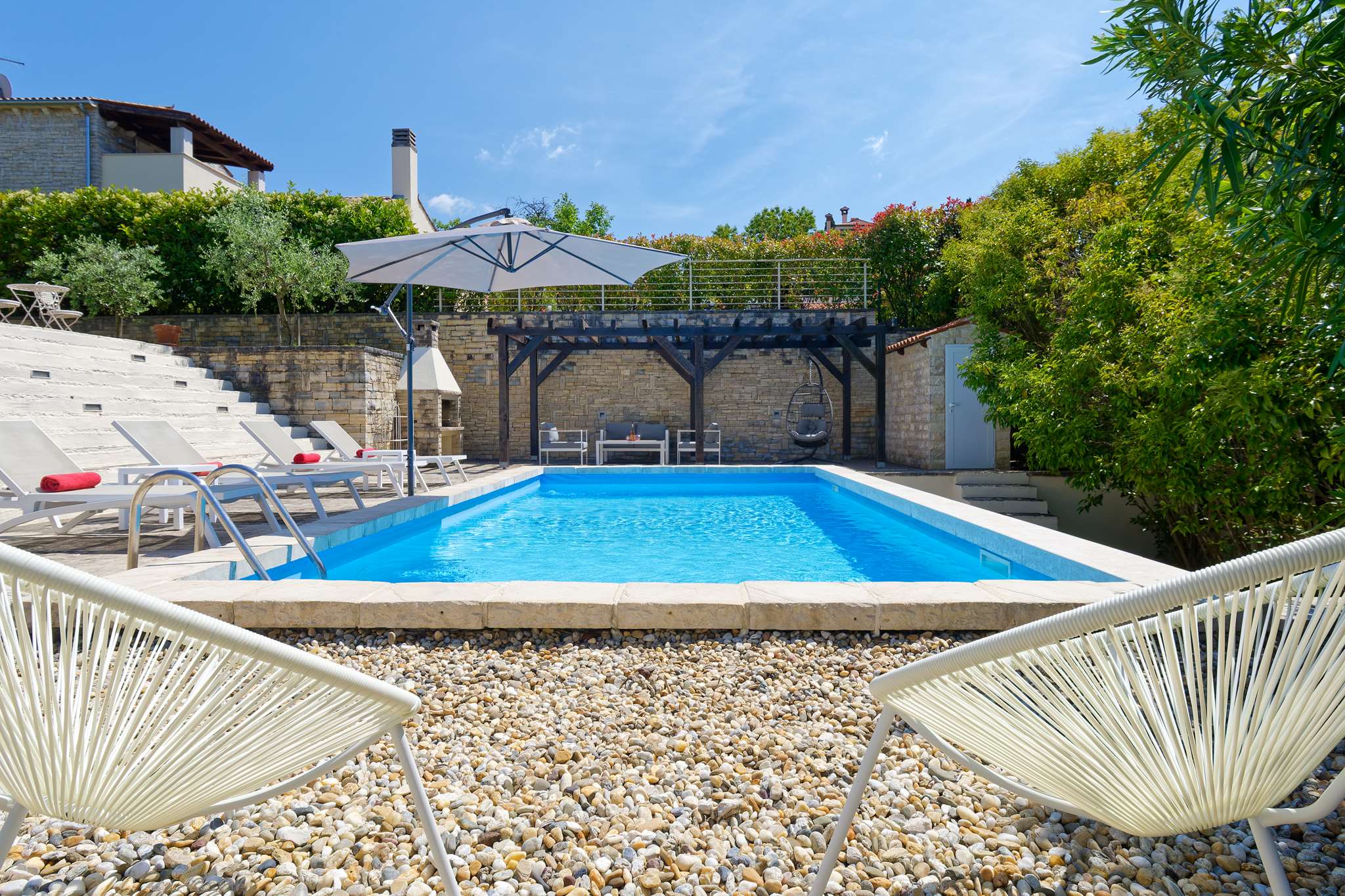 Villa mit 2 Schlafzimmern und Pool
