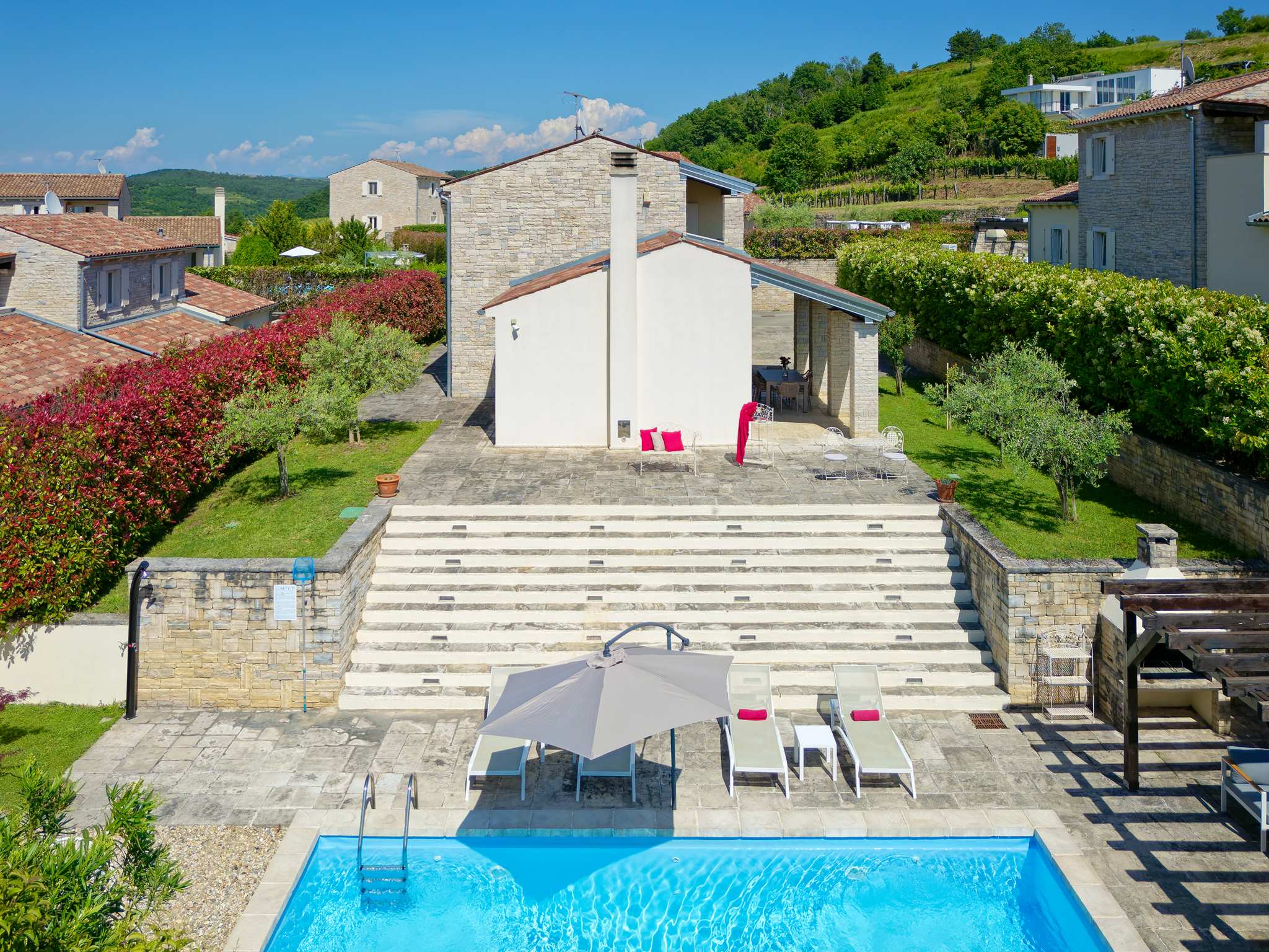 Villa mit 2 Schlafzimmern und Pool