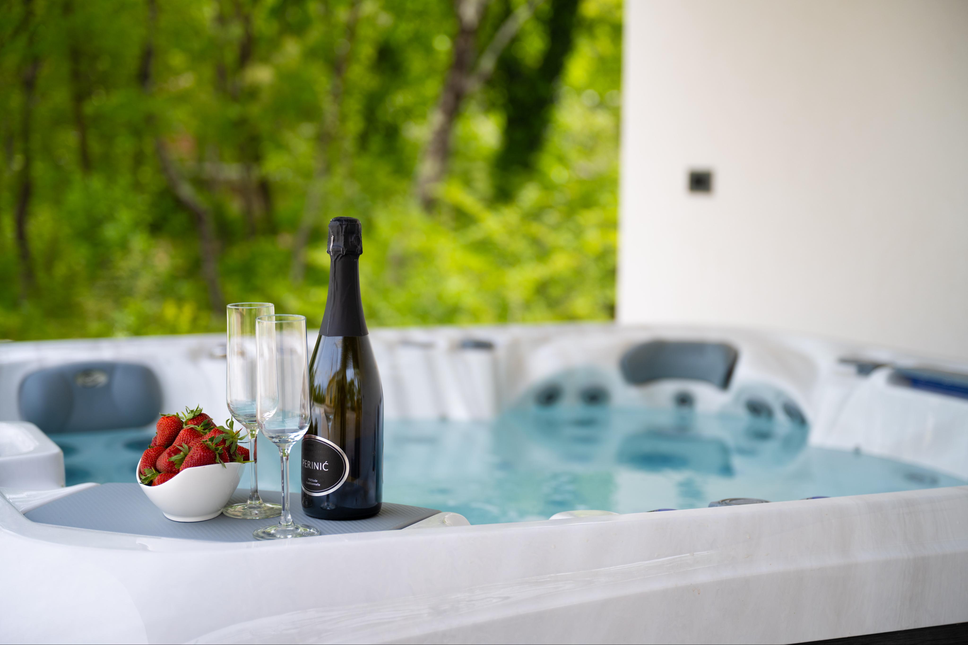 schöner Neubau Bungalow mit privatem Pool