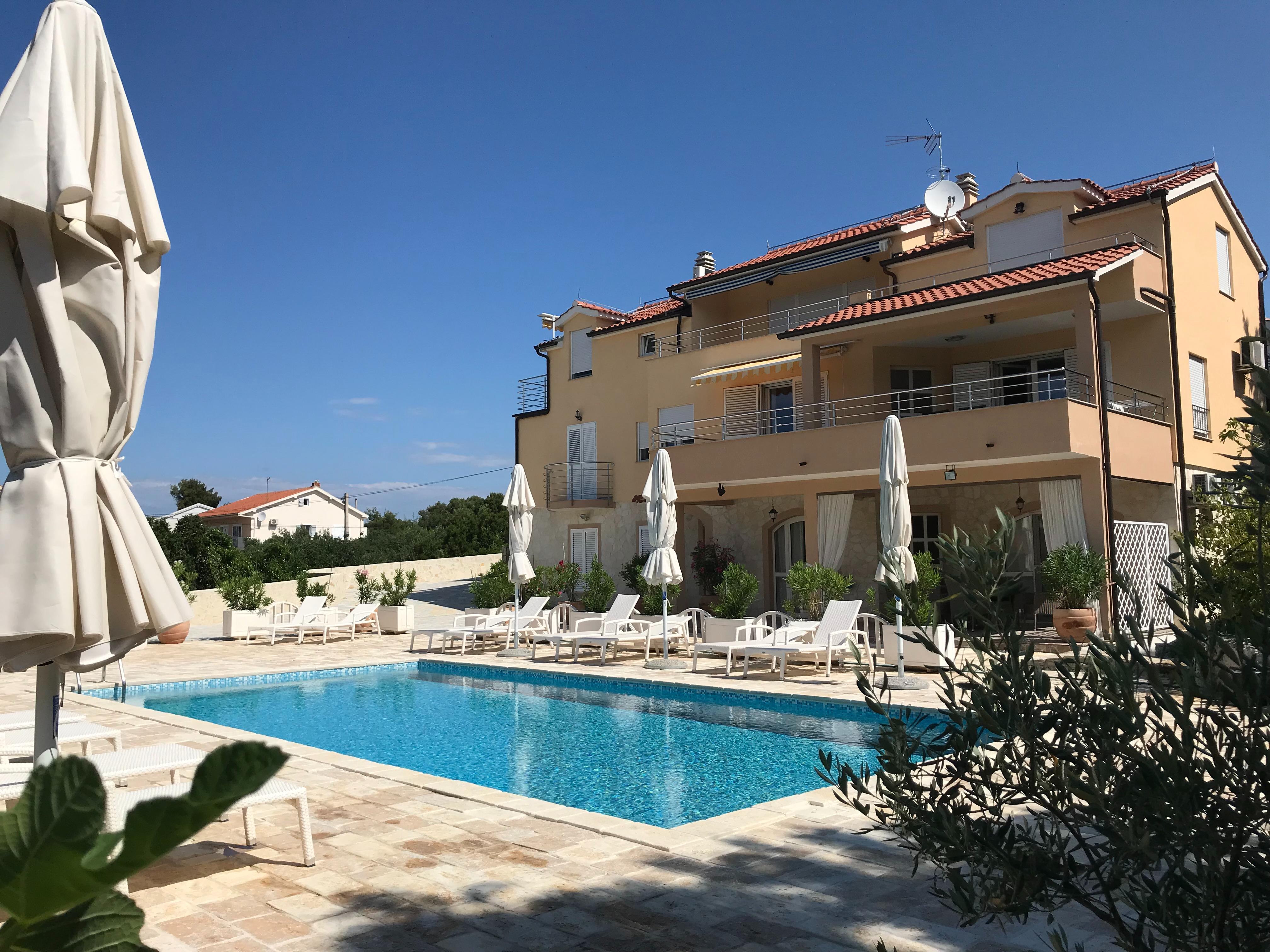 Moderne Ferienwohnung mit Pool (40 m²)