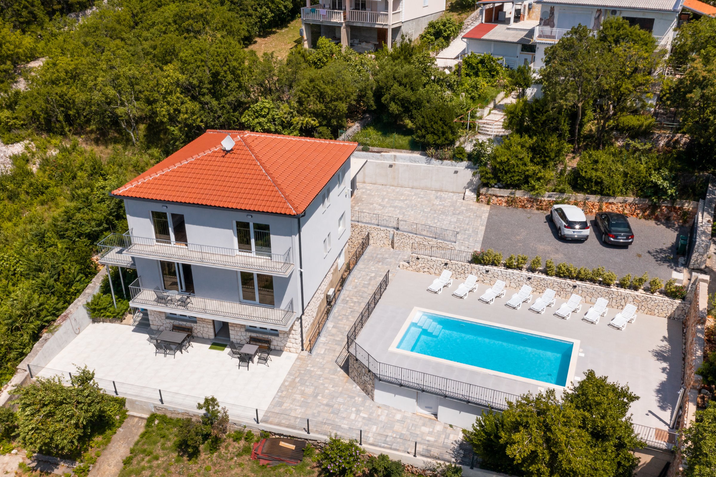 Villa mit Pool für bis zu 16 Personen nur 50m vom Meer entfernt