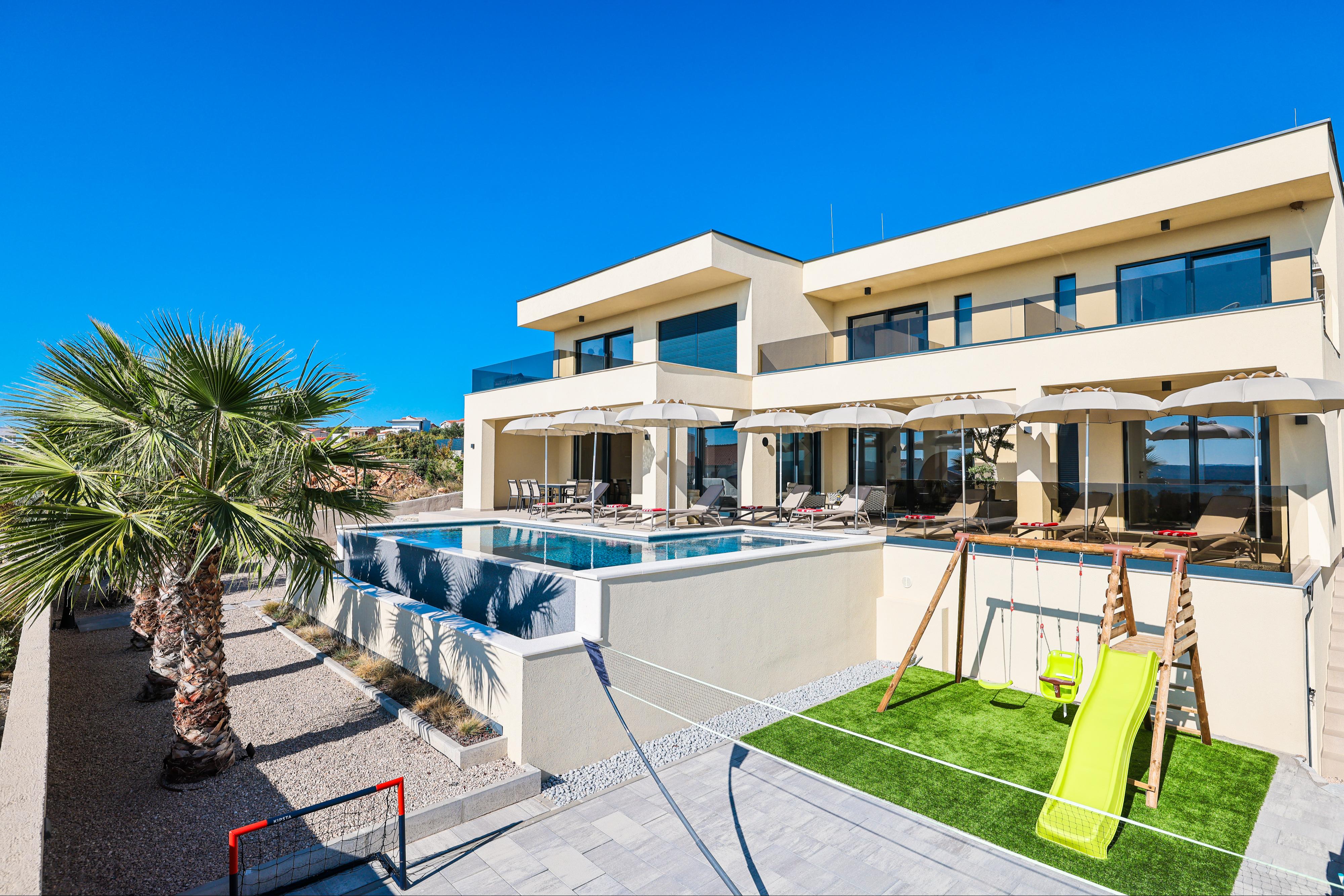 Moderne Villa mit Pool und Meerblick