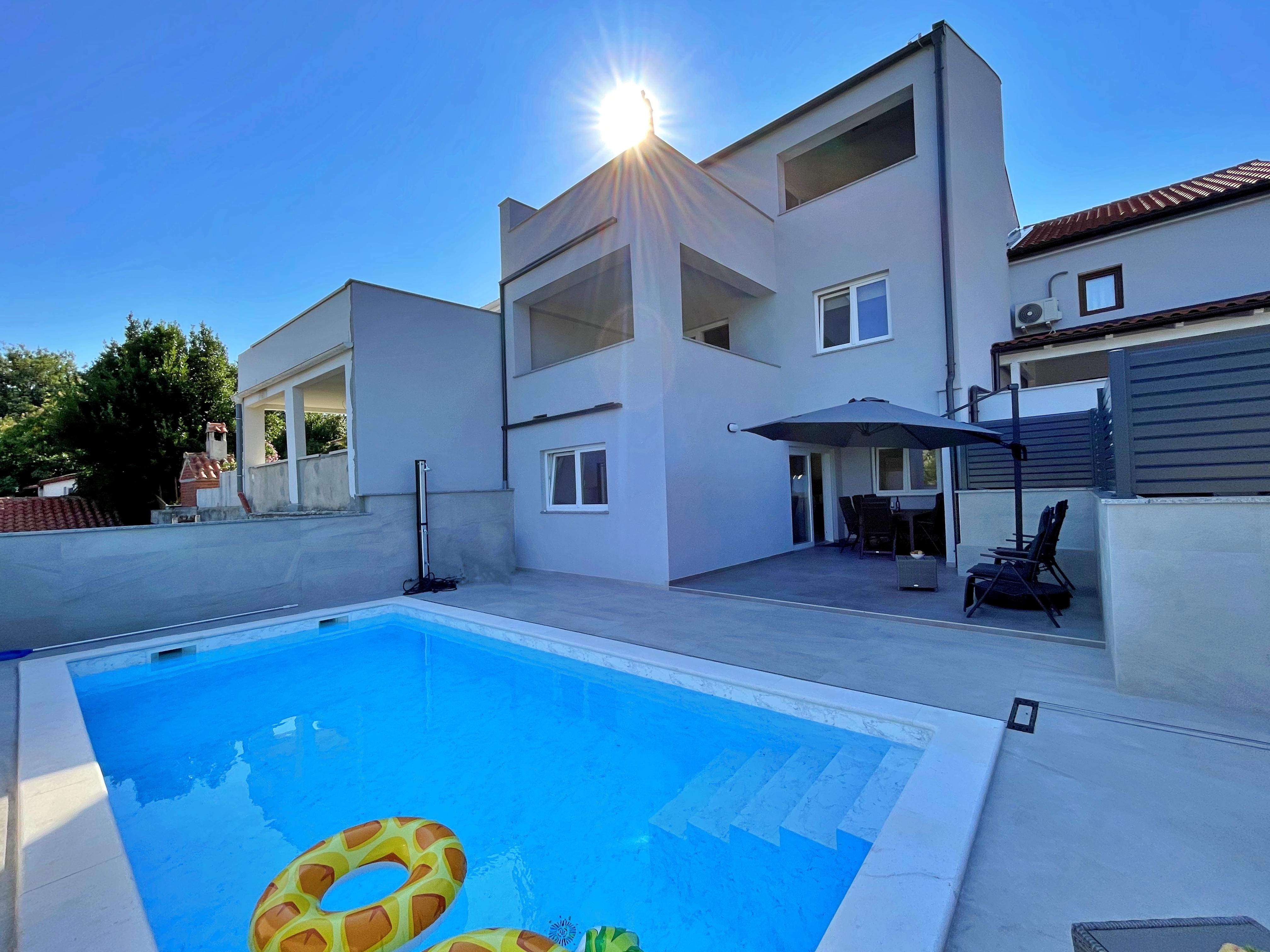 Luxuriöse Ferienwohnung - mit Pool