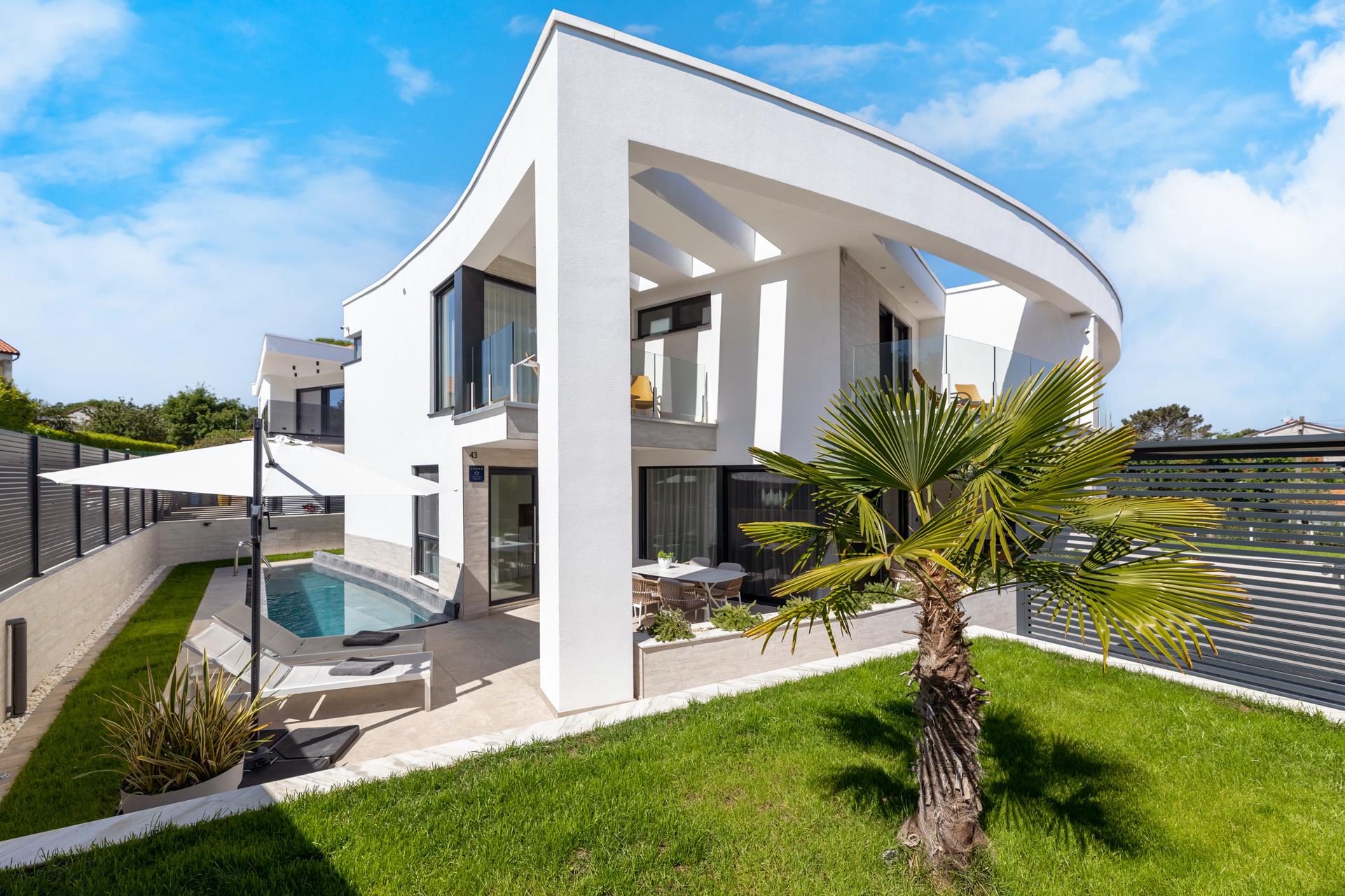 Moderne Villa mit beheiztem Pool