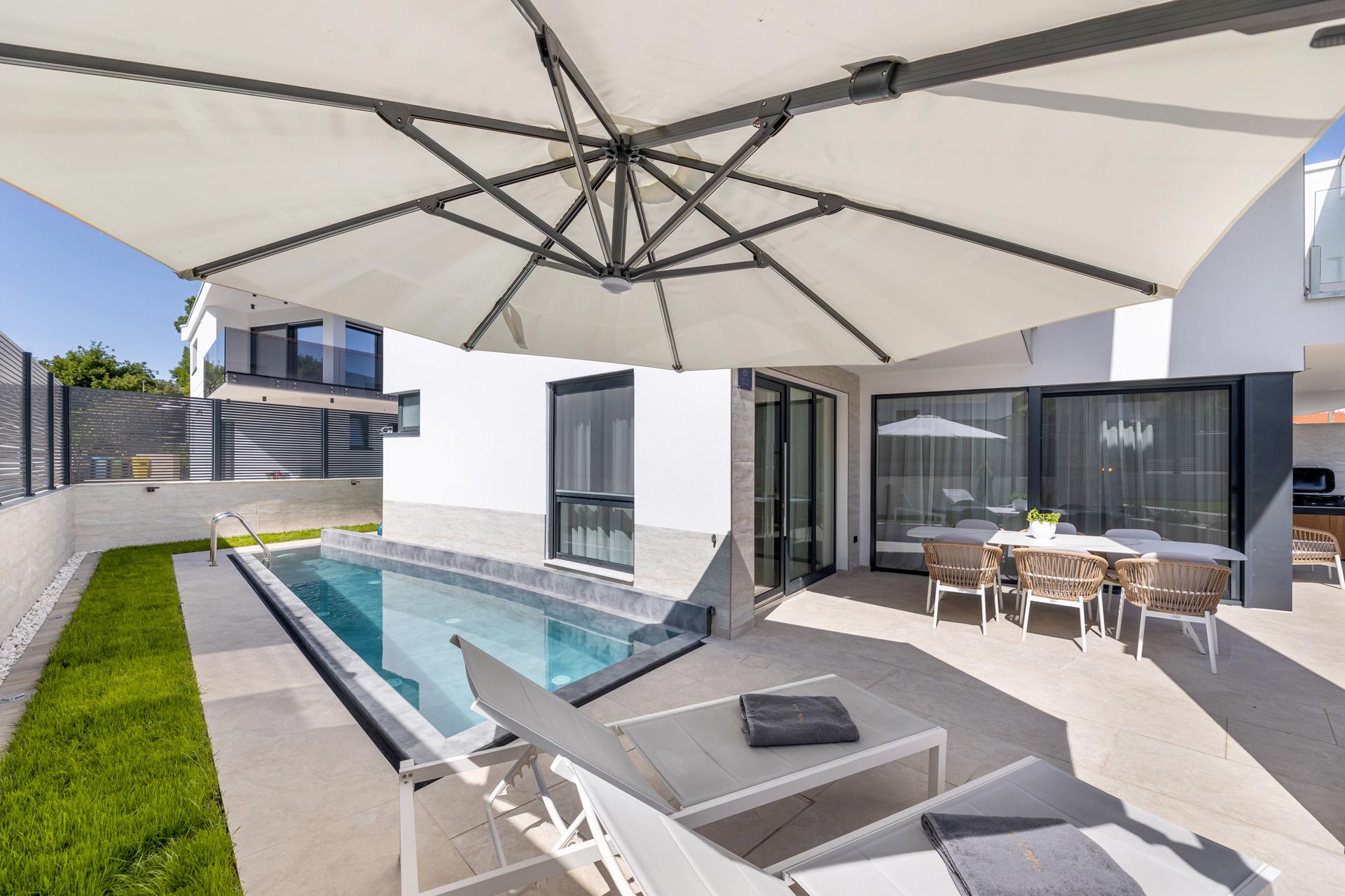 Moderne Villa mit beheiztem Pool