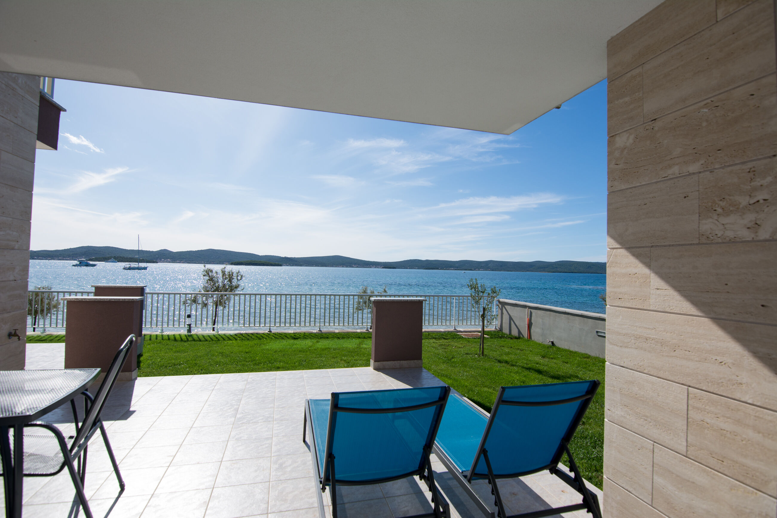 Geräumige, schöne Ferienwohnung direkt am Strand in Biograd