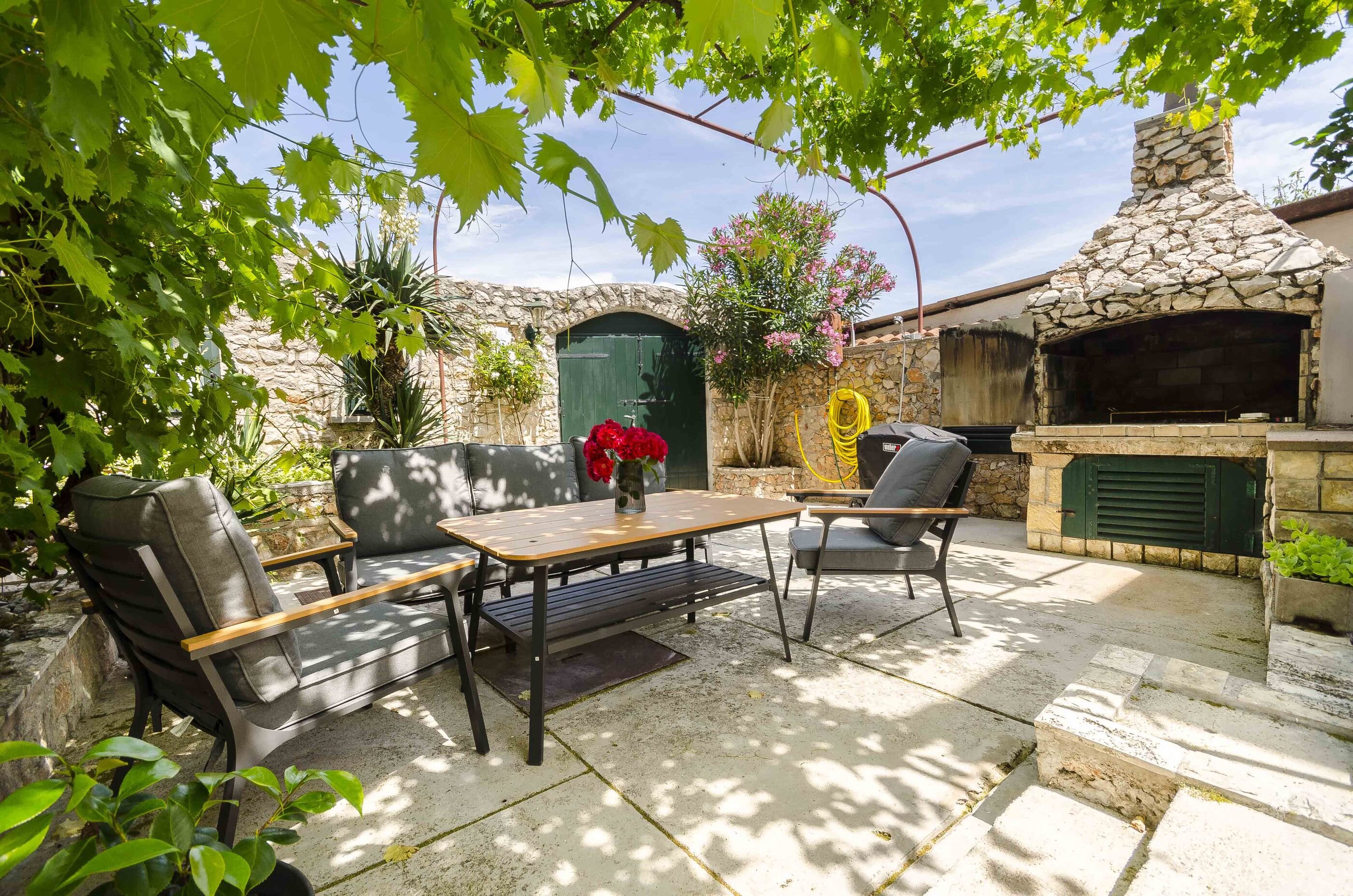 Ferienwohnung in Tisno mit Klima, Sat-TV, Meerblick