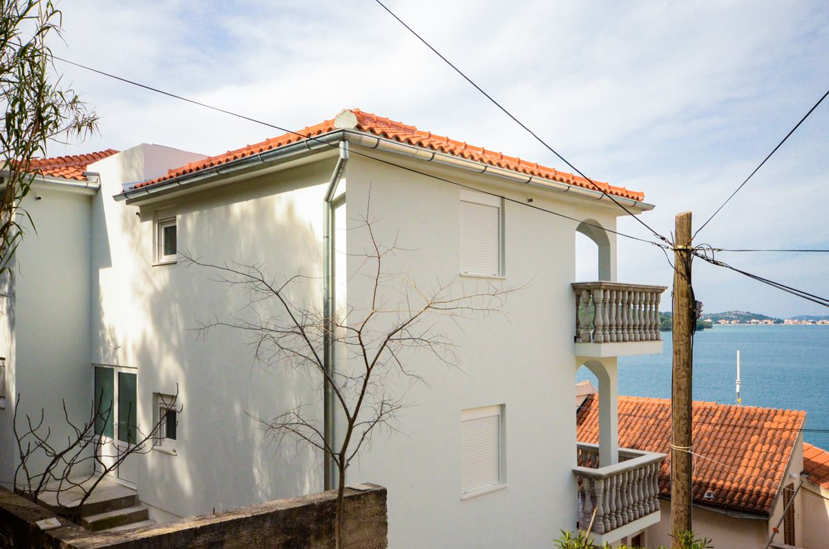 Ferienwohnung in Tisno mit Klima, Sat-TV, Meerblick