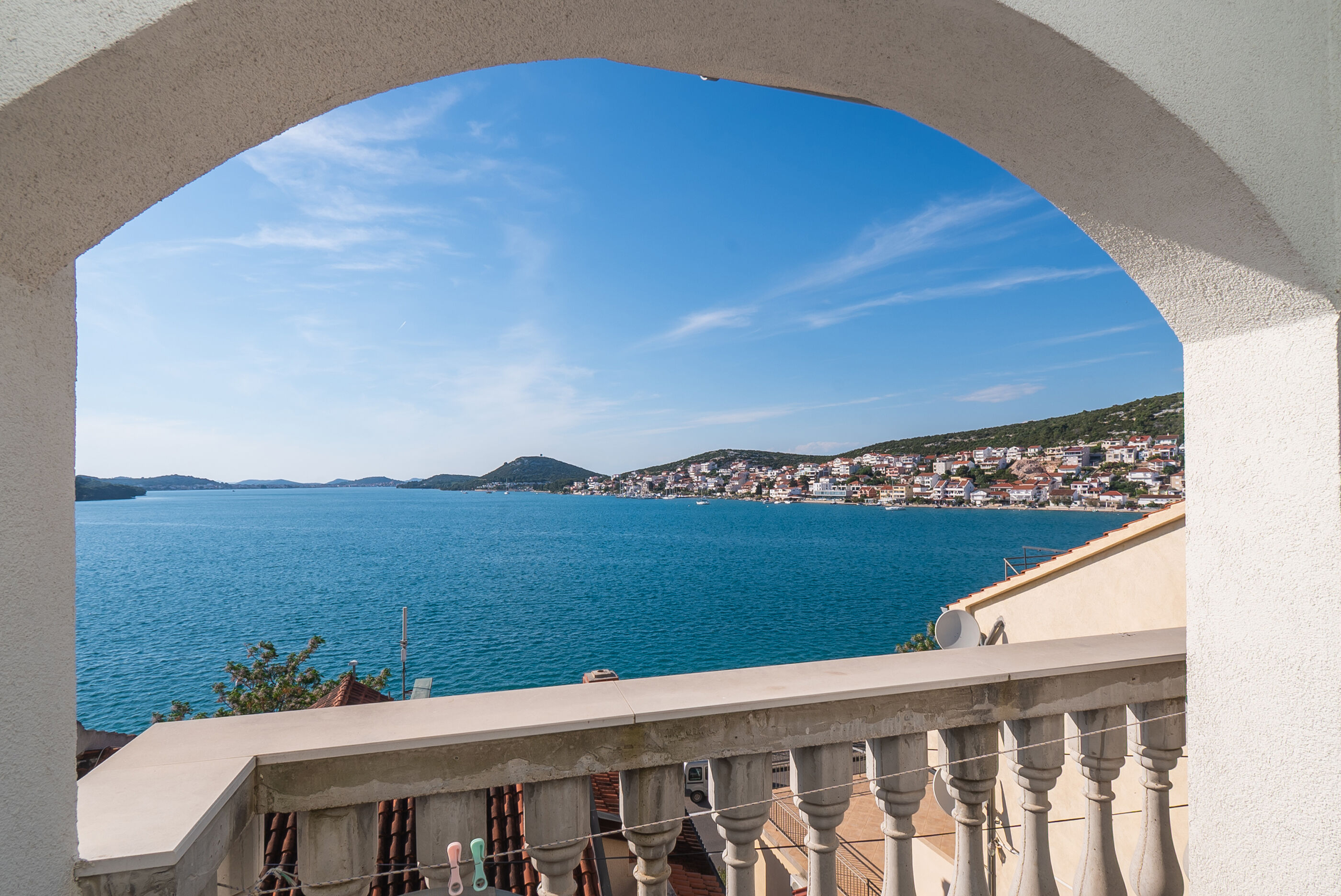 Ferienwohnung in Tisno mit Klima, Sat-TV, Meerblick