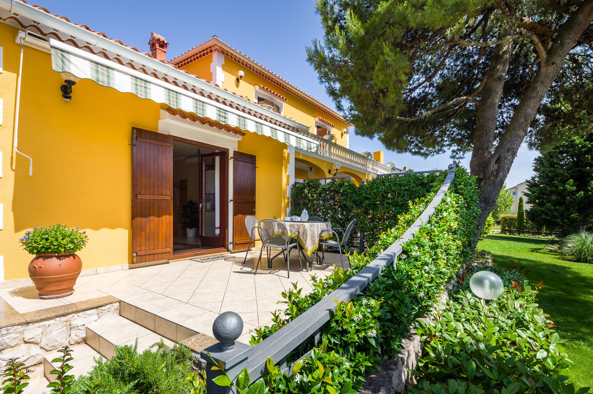 Sonnige Ferienwohnung in Zadar – Sat-TV, Klimaanlage und Internet