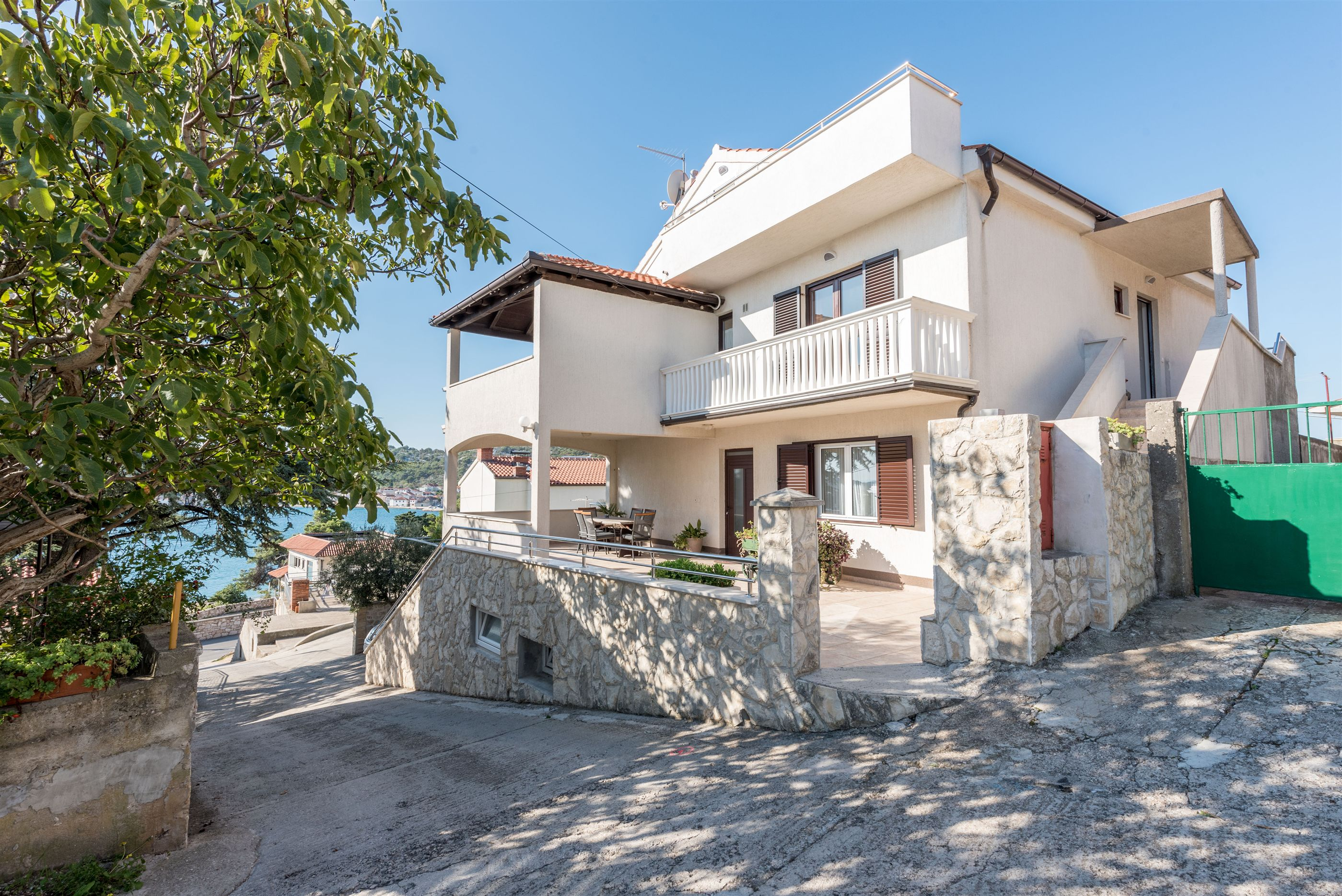 Ferienwohnung in Tisno mit Klima, Sat-TV, Meerblick