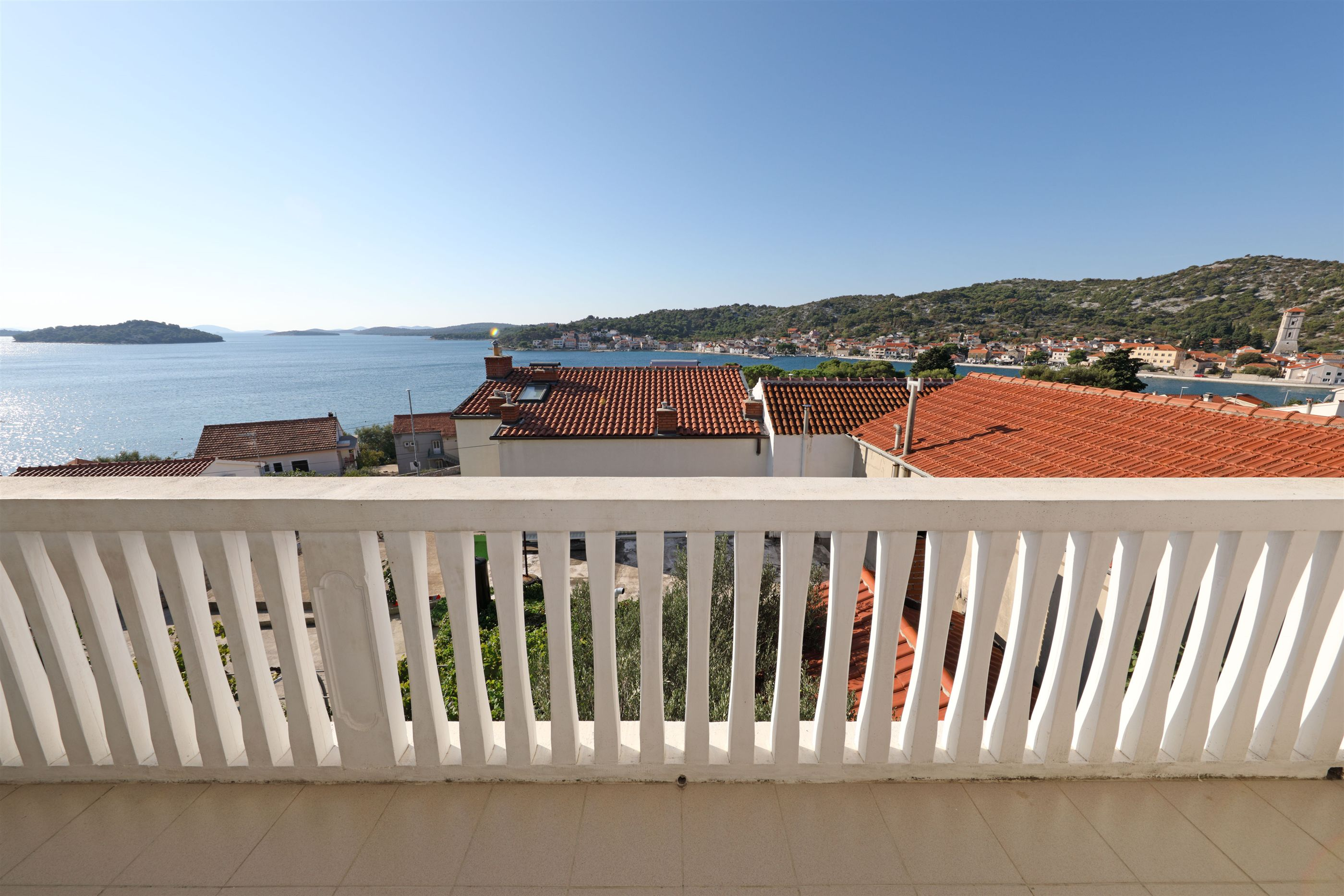 Ferienwohnung in Tisno mit Klima, Sat-TV, Meerblick