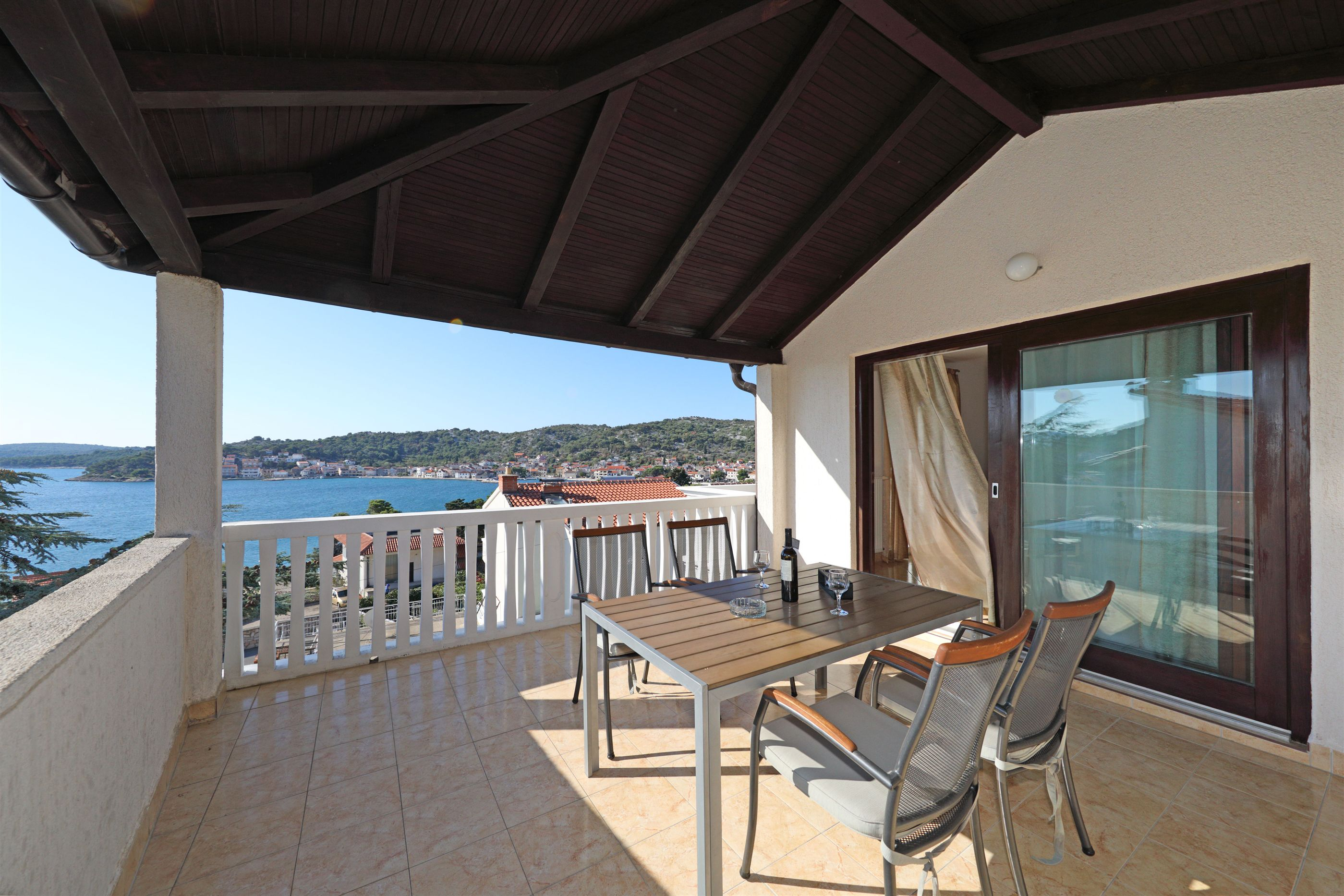 Ferienwohnung in Tisno mit Klima, Sat-TV, Meerblick