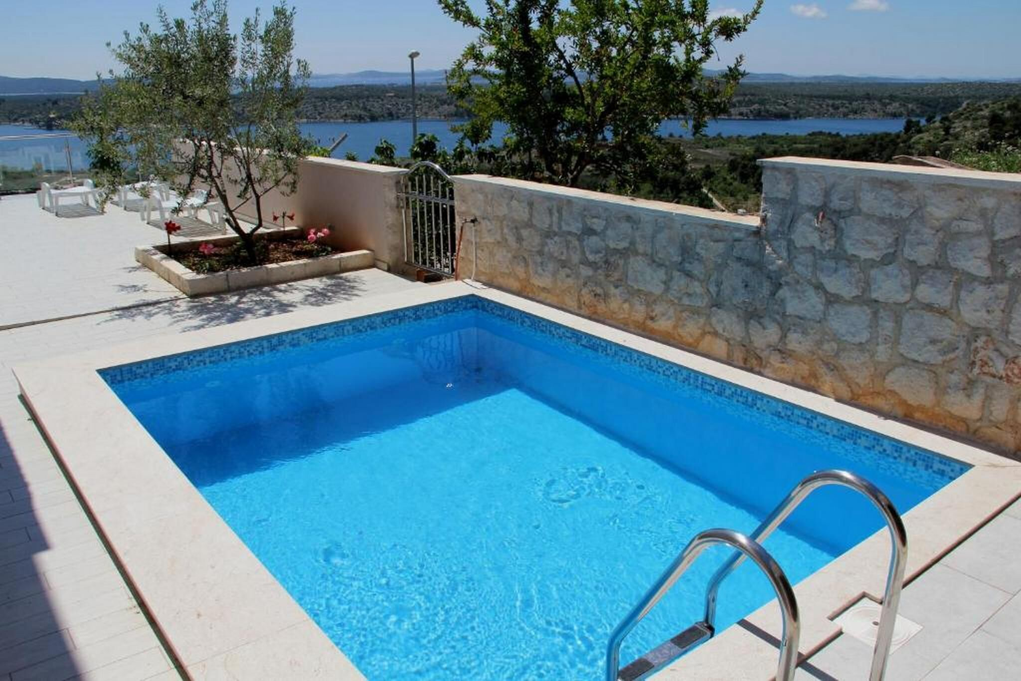 Ferienwohnung in Sibenik mit Klima, Sat-TV, Meerblick