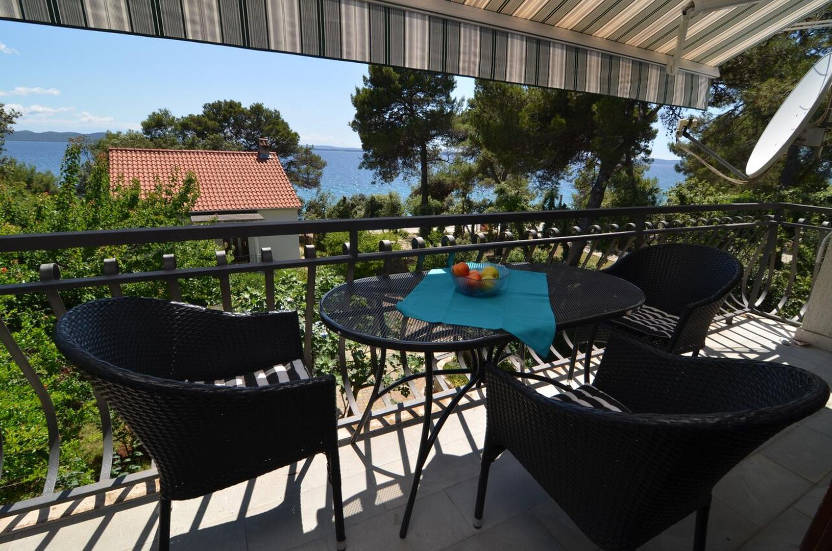 Ferienwohnung in Petrcane mit Klima, Sat-TV, Meerblick