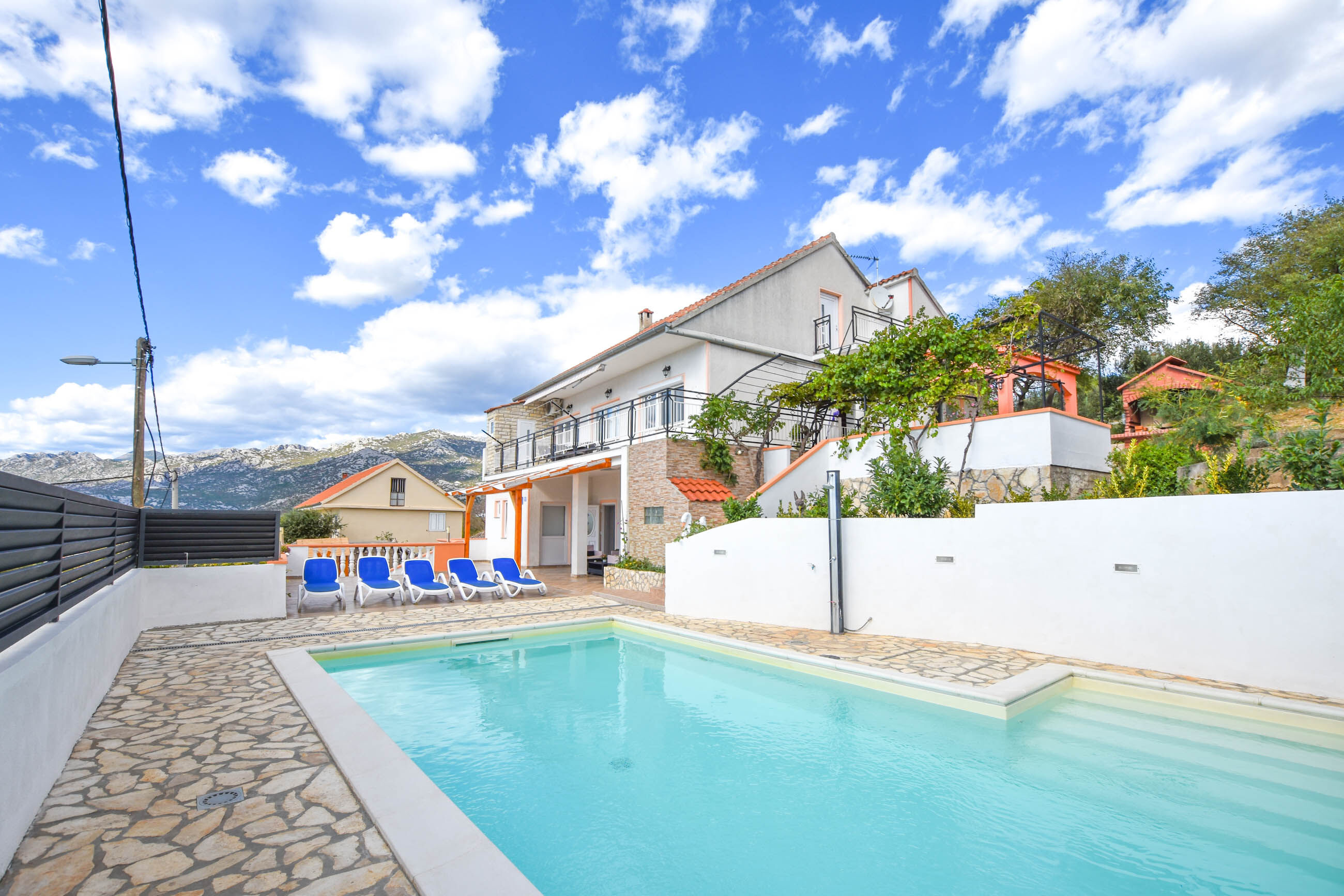 Haus in Rovanjska mit Klima, Sat-TV, Meerblick