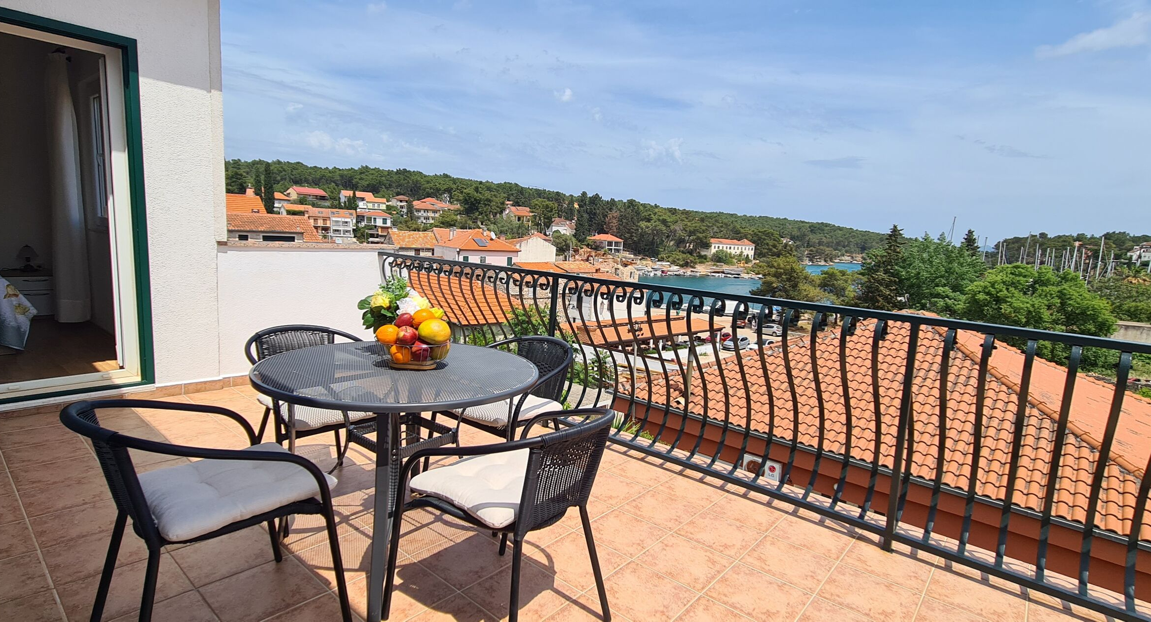 Ferienwohnung in Vrboska mit Klima, Sat-TV, Meerblick