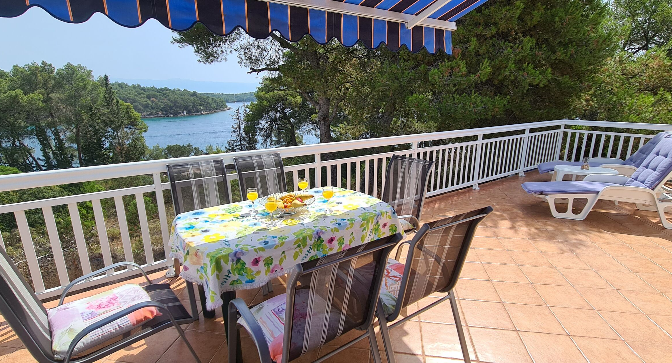 Ferienwohnung in Vrboska mit Klima, Sat-TV, Meerblick