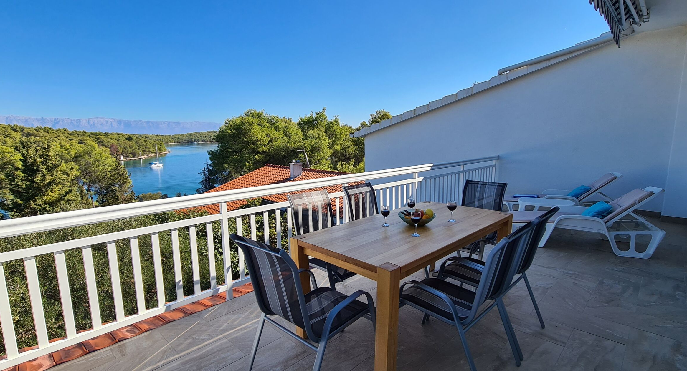 Ferienwohnung in Vrboska mit Klima, Sat-TV, Meerblick