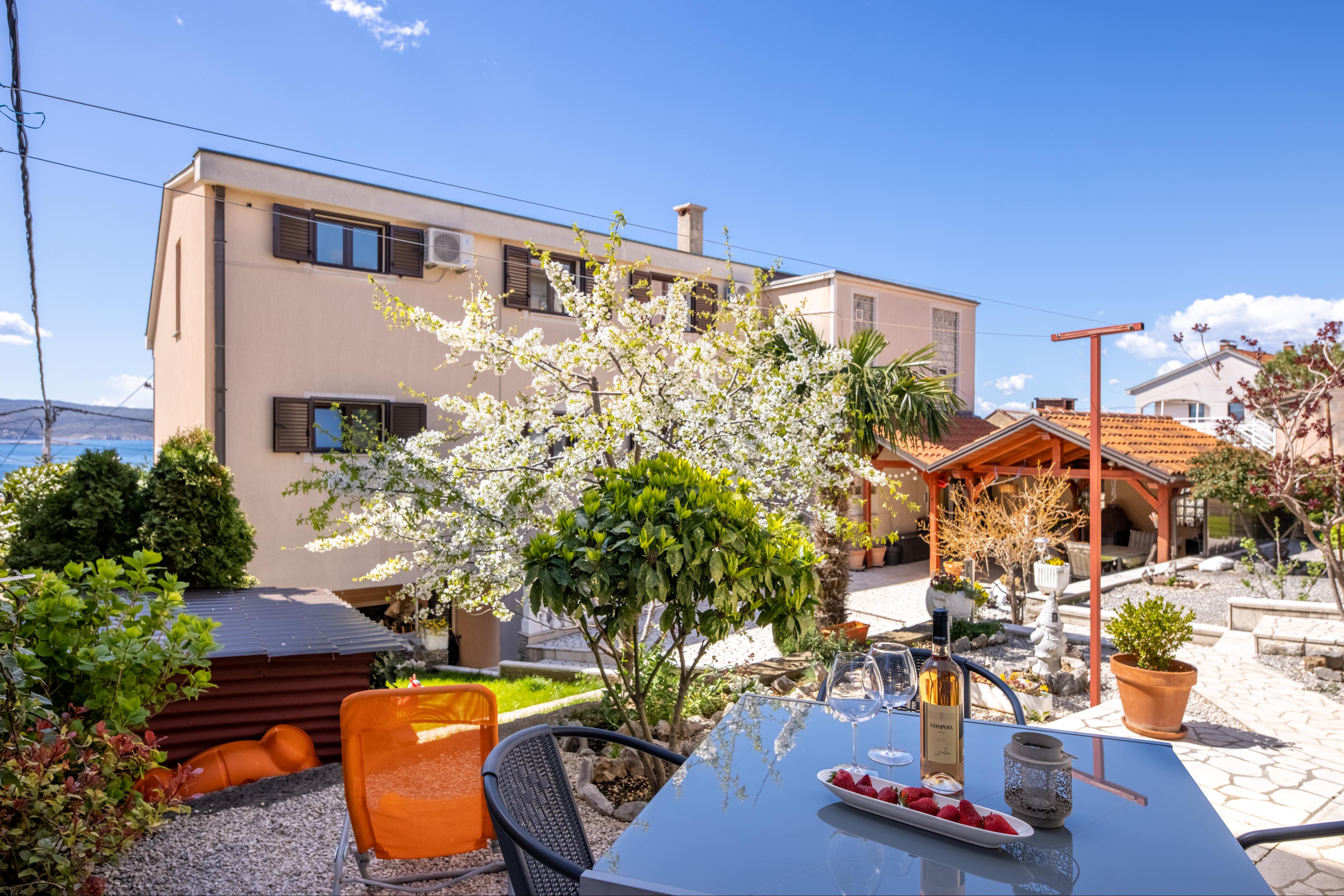 Gemütlicher, ruhiger Ferienbungalow m. eigener Terrasse, 400m zum Meer