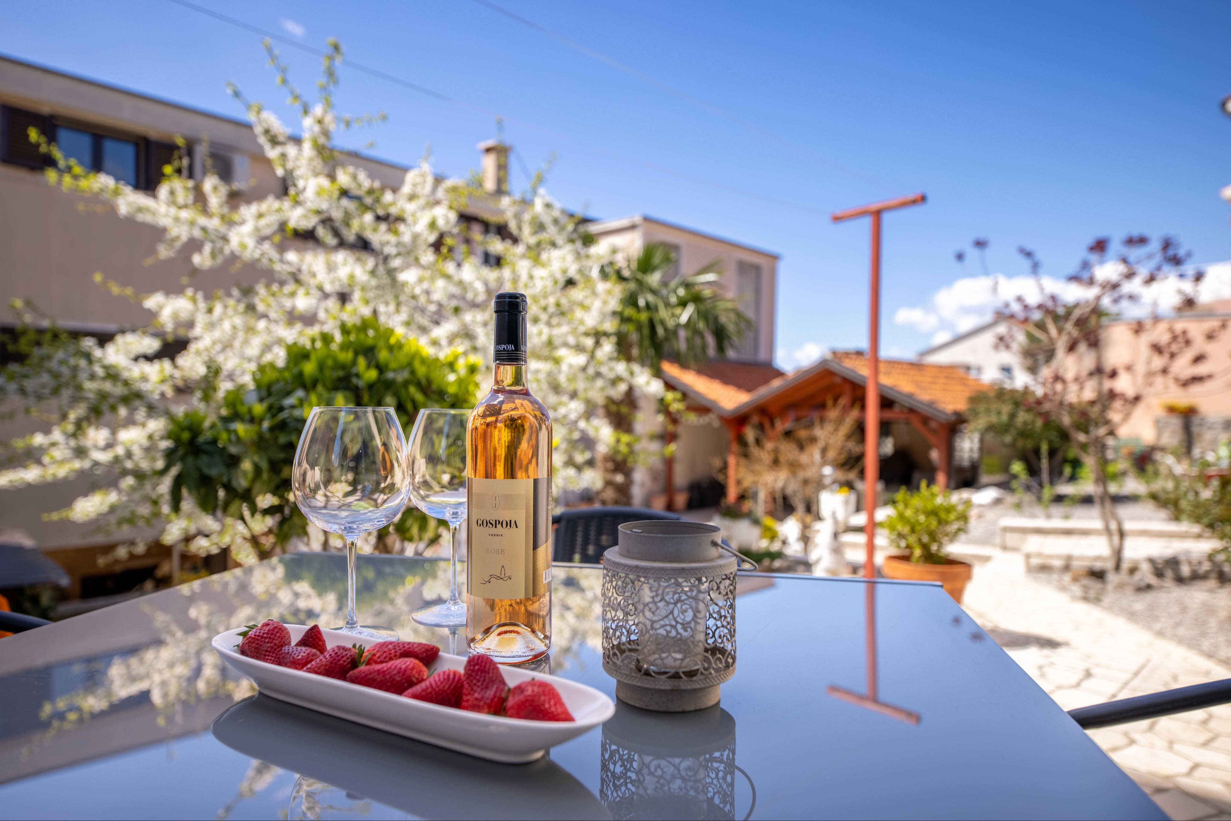 Gemütlicher, ruhiger Ferienbungalow m. eigener Terrasse, 400m zum Meer