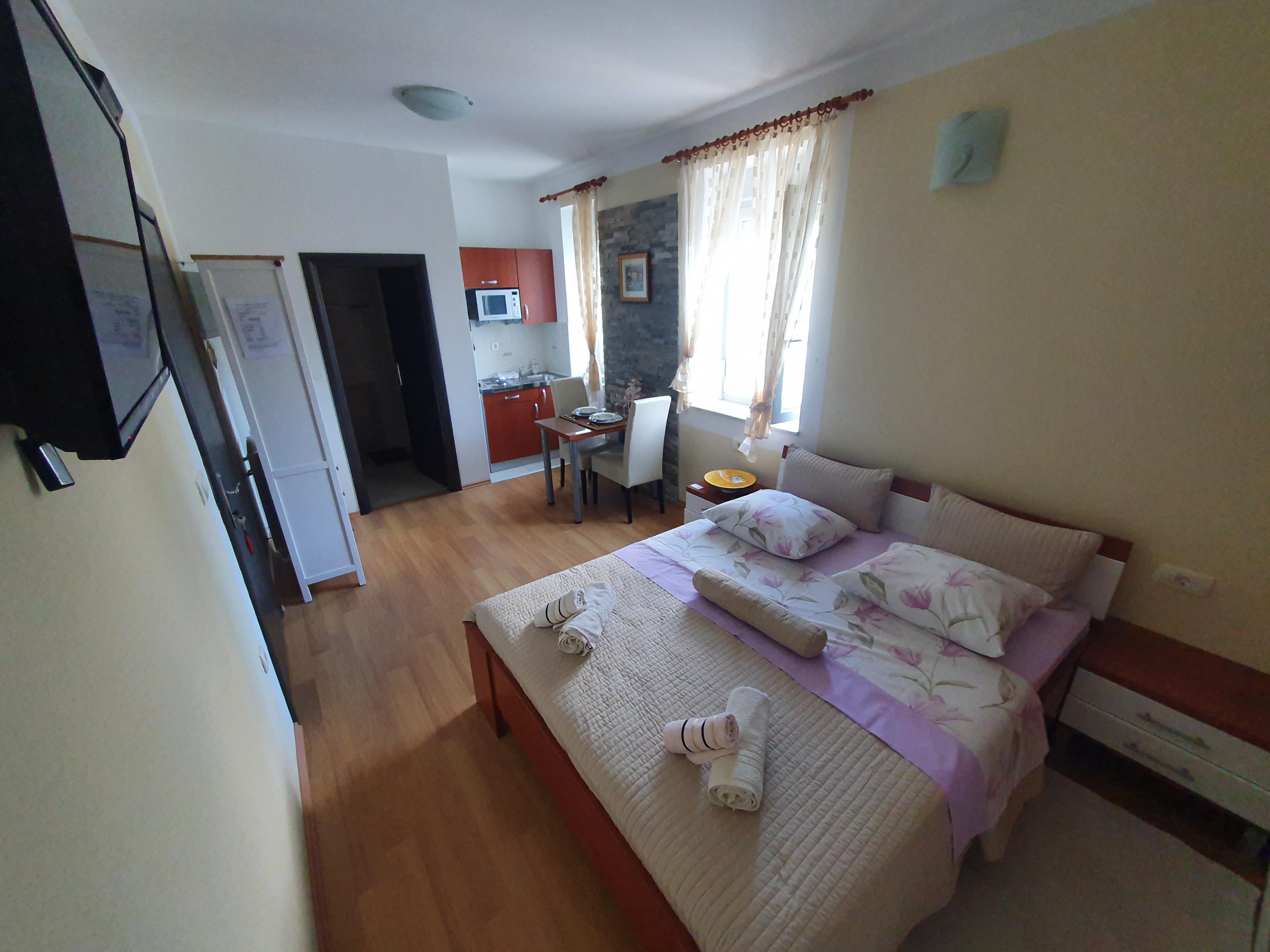 21 m² großes Studio mit Klima, Sat-TV & Internet - neu eingerich