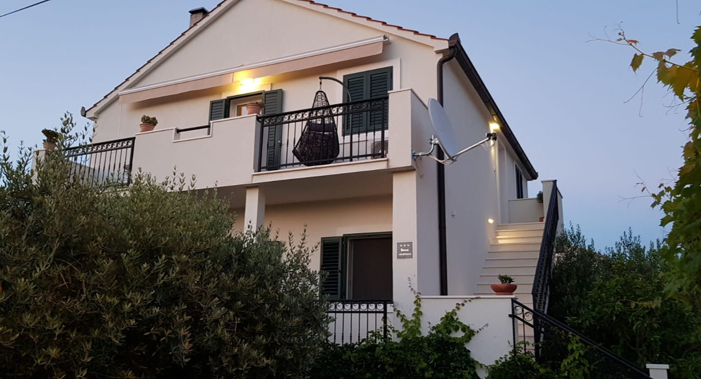 Ferienwohnung in Supetar mit Klima, Sat-TV, Meerblick